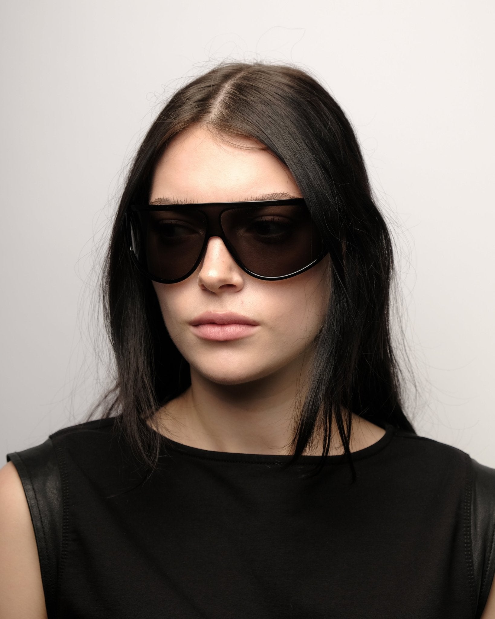 https://cdn.shopify.com/s/files/1/0818/5459/5398/files/gucci-gucci-shield-vintage-su541-9910774.jpg?v=1784368354