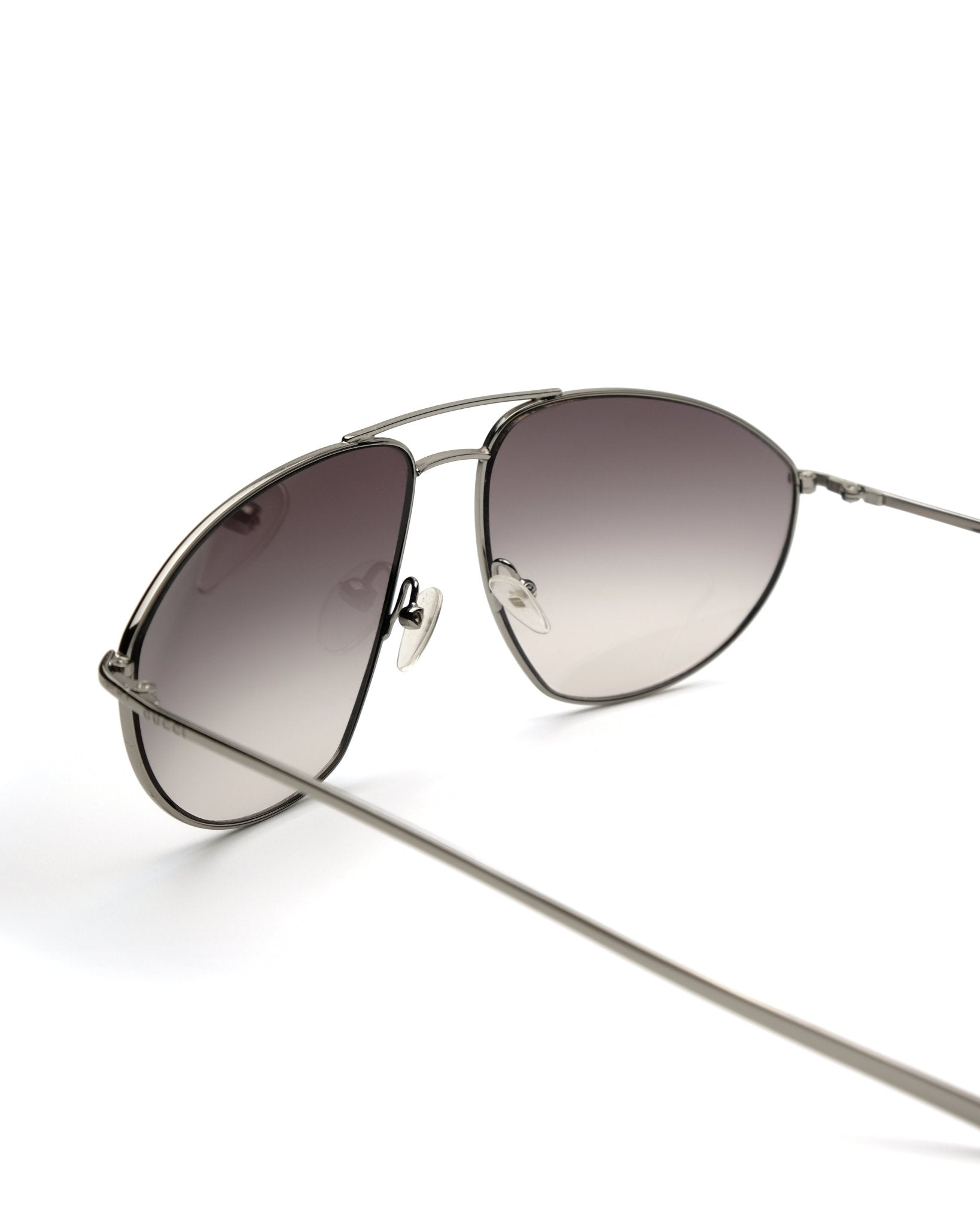 https://cdn.shopify.com/s/files/1/0818/5459/5398/files/gucci-gucci-sunglasses-vintage-su488-1232618.jpg?v=1778953721