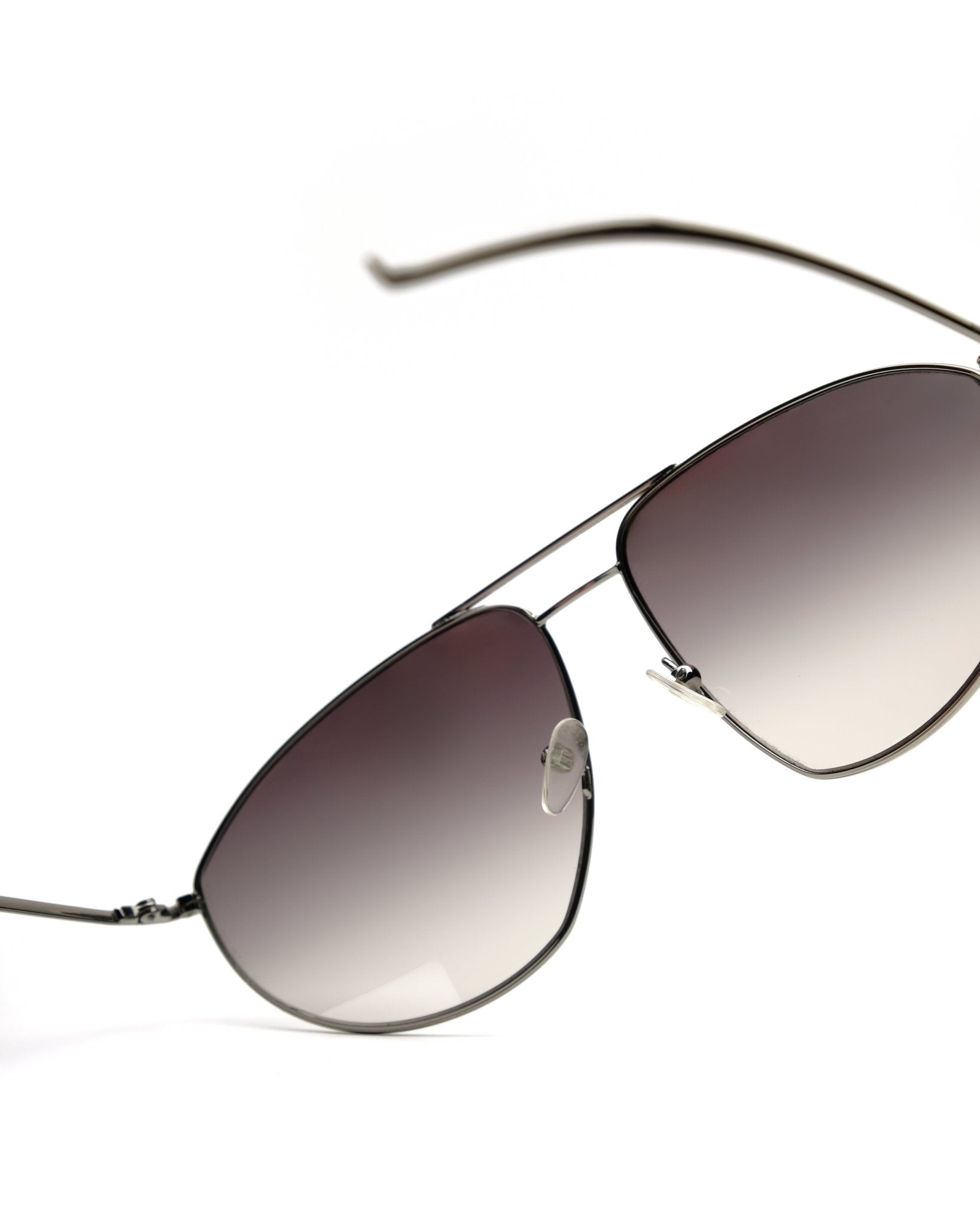 https://cdn.shopify.com/s/files/1/0818/5459/5398/files/gucci-gucci-sunglasses-vintage-su488-4305503.jpg?v=1778953723