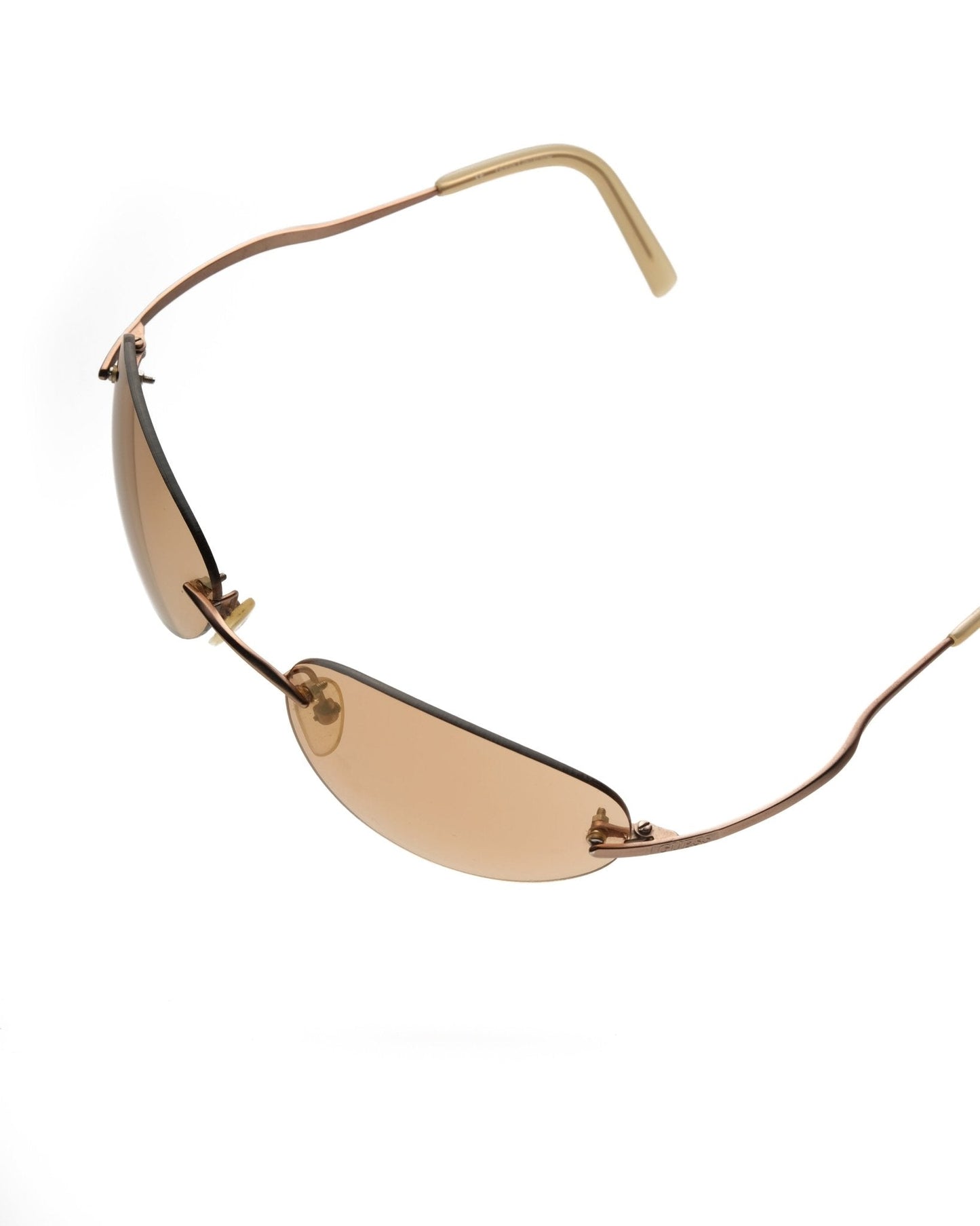 https://cdn.shopify.com/s/files/1/0818/5459/5398/files/guess-guess-rimless-sunglasses-vintage-su357-4533344.jpg?v=1766681210