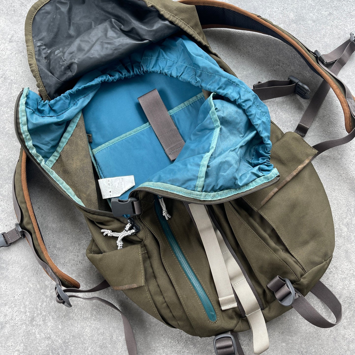 Nike ACG 1990s Steel City 35L backpack (22”x15”)