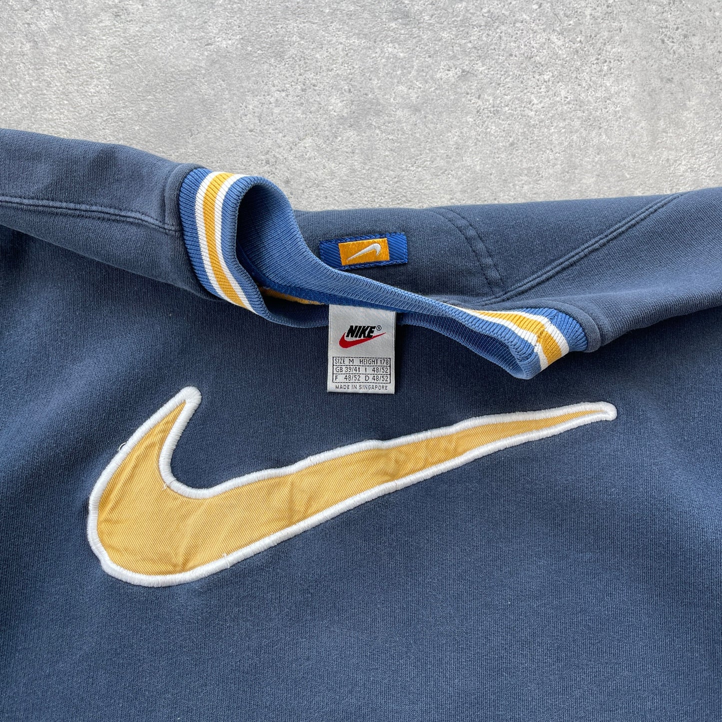 Nike RARE 1990s heavyweight embroidered sweatshirt (M)