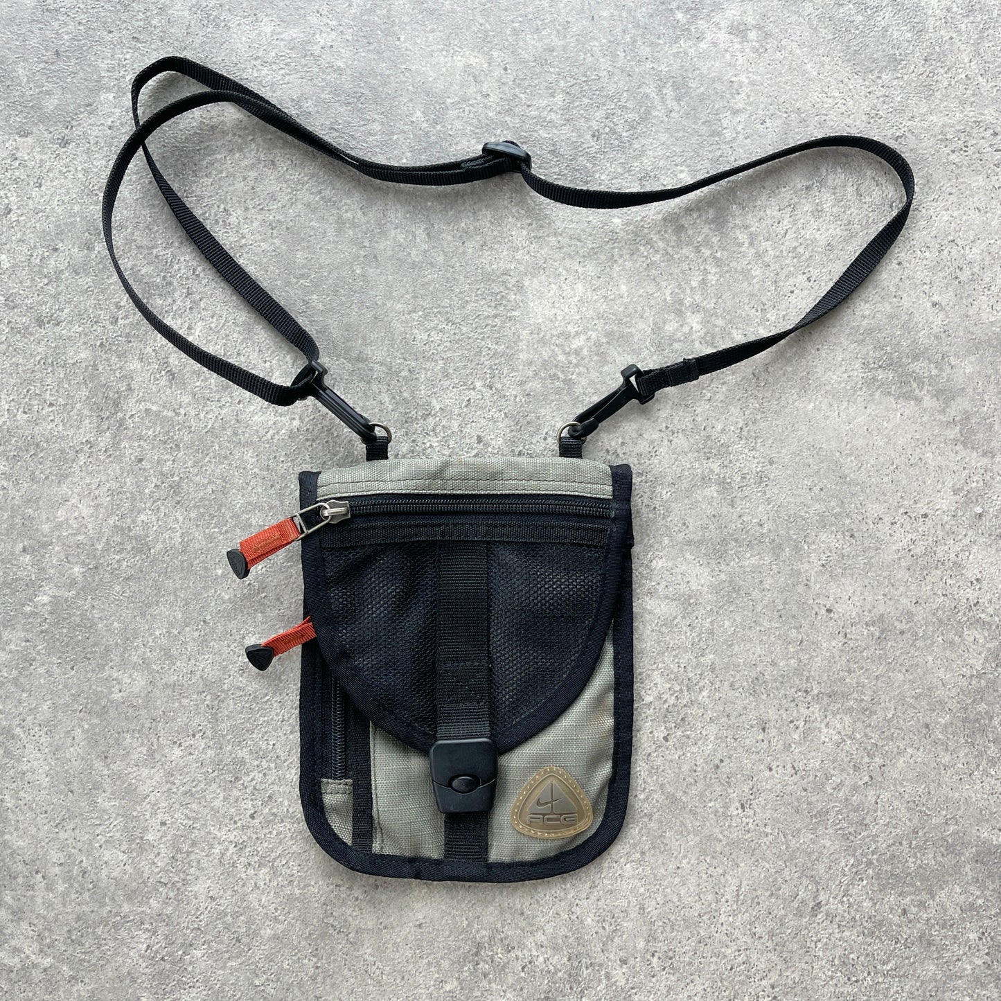 Nike ACG 1990s cross body technical utility bag (7”x6”)