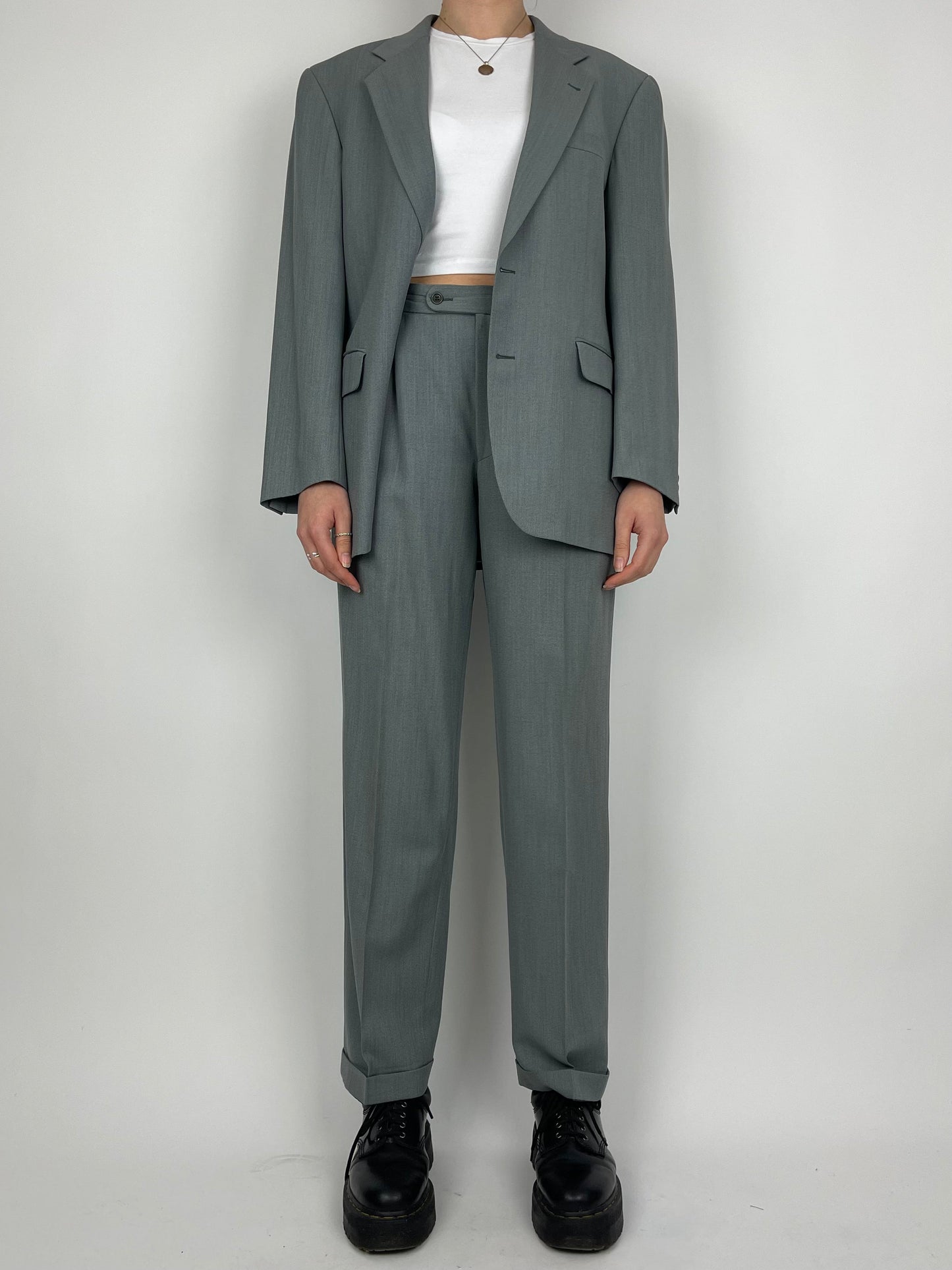 Vintage wool jumpsuit with tailored fit, featuring a classic design and neutral tones, showcasing the elegant vintage style.
