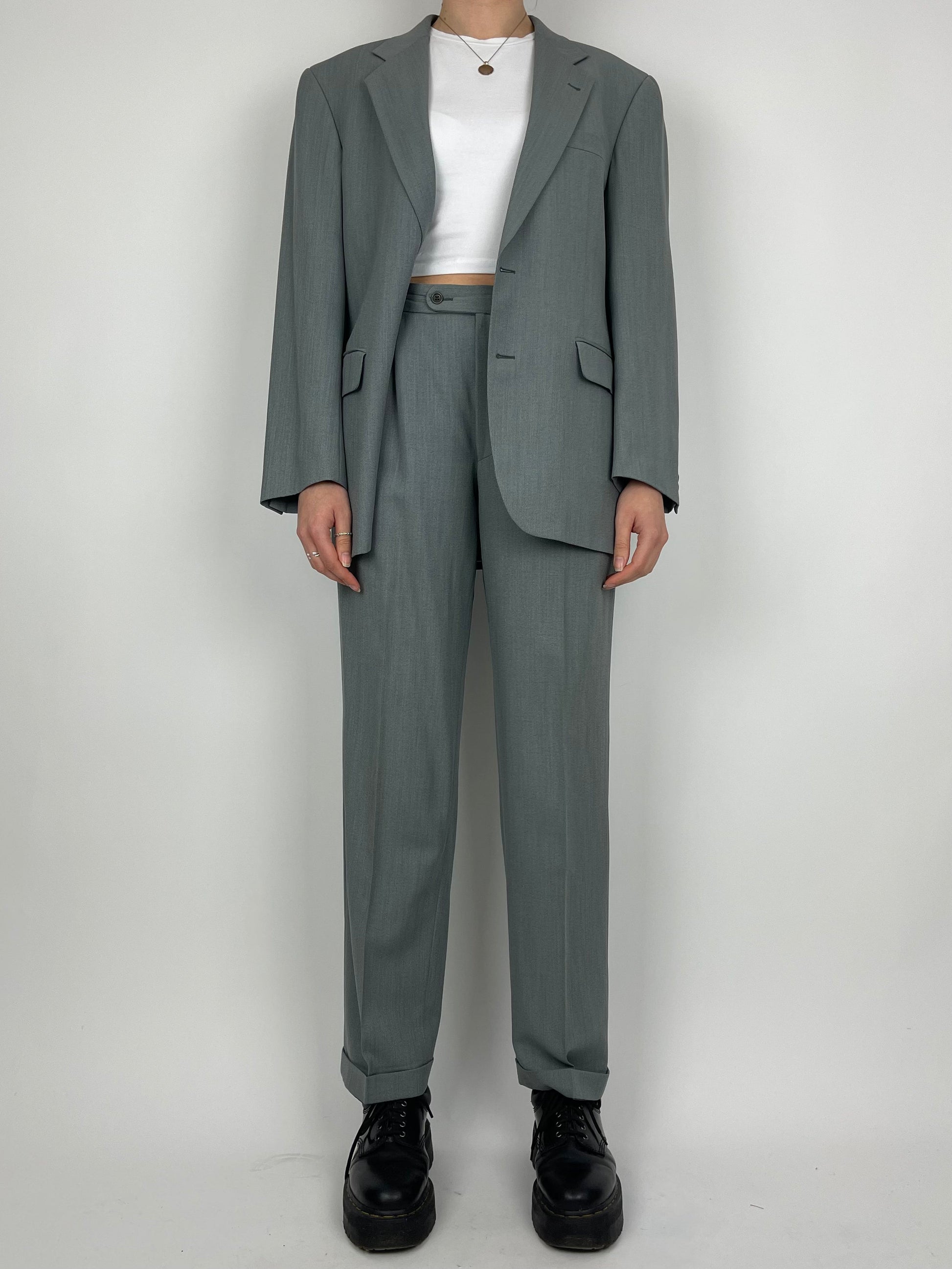Vintage wool jumpsuit with tailored fit, featuring a classic design and neutral tones, showcasing the elegant vintage style.
