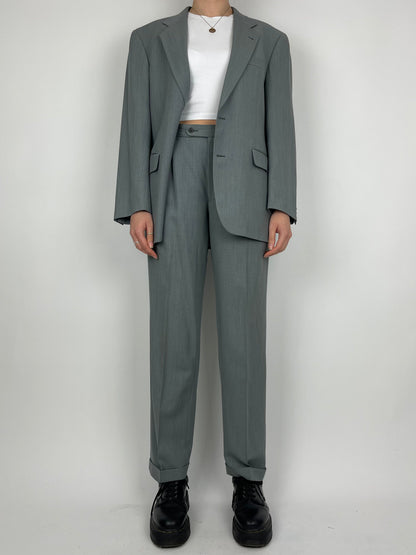 Vintage wool jumpsuit with tailored fit, featuring a classic design and neutral tones, showcasing the elegant vintage style.