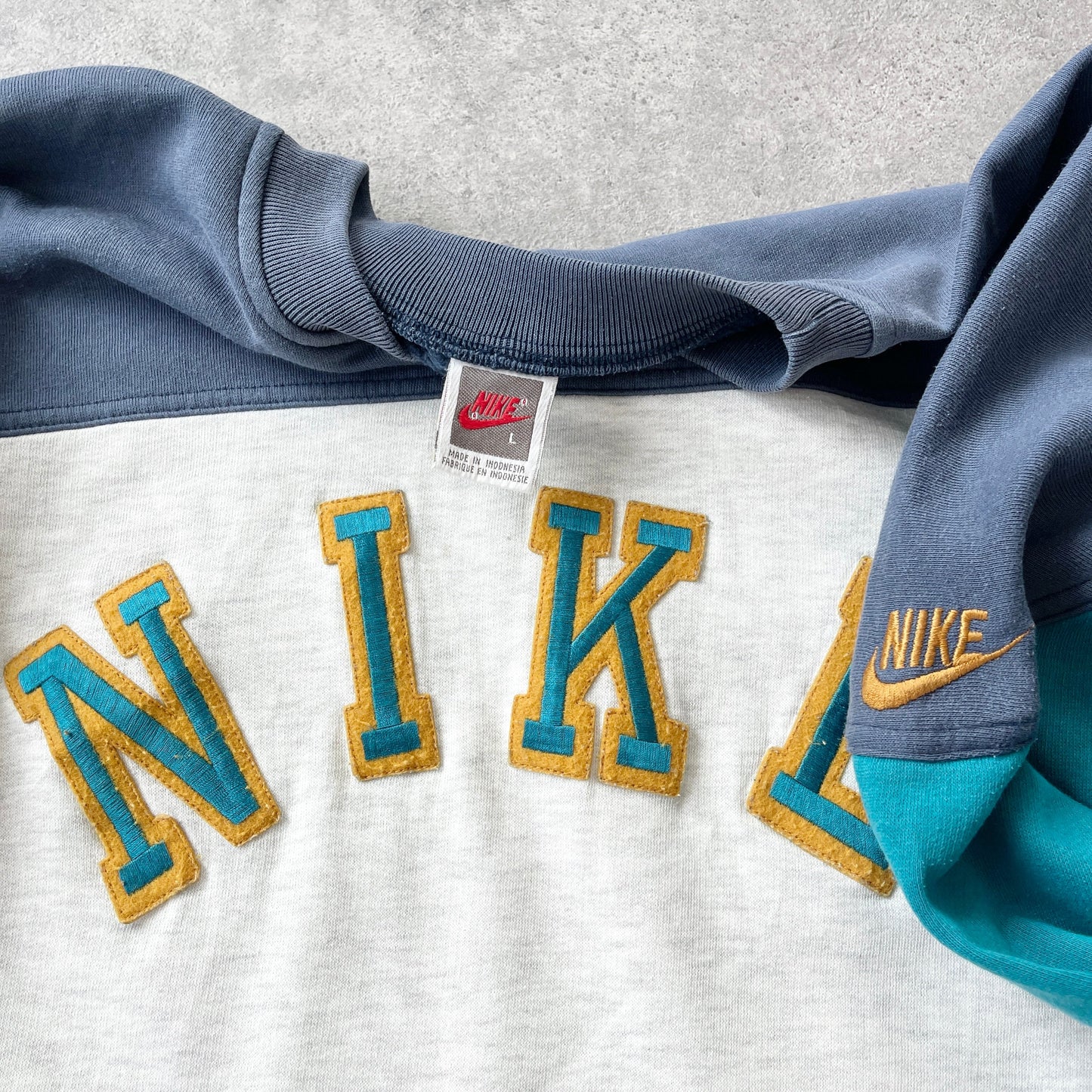 Nike RARE 1990s heavyweight embroidered sweatshirt (L)