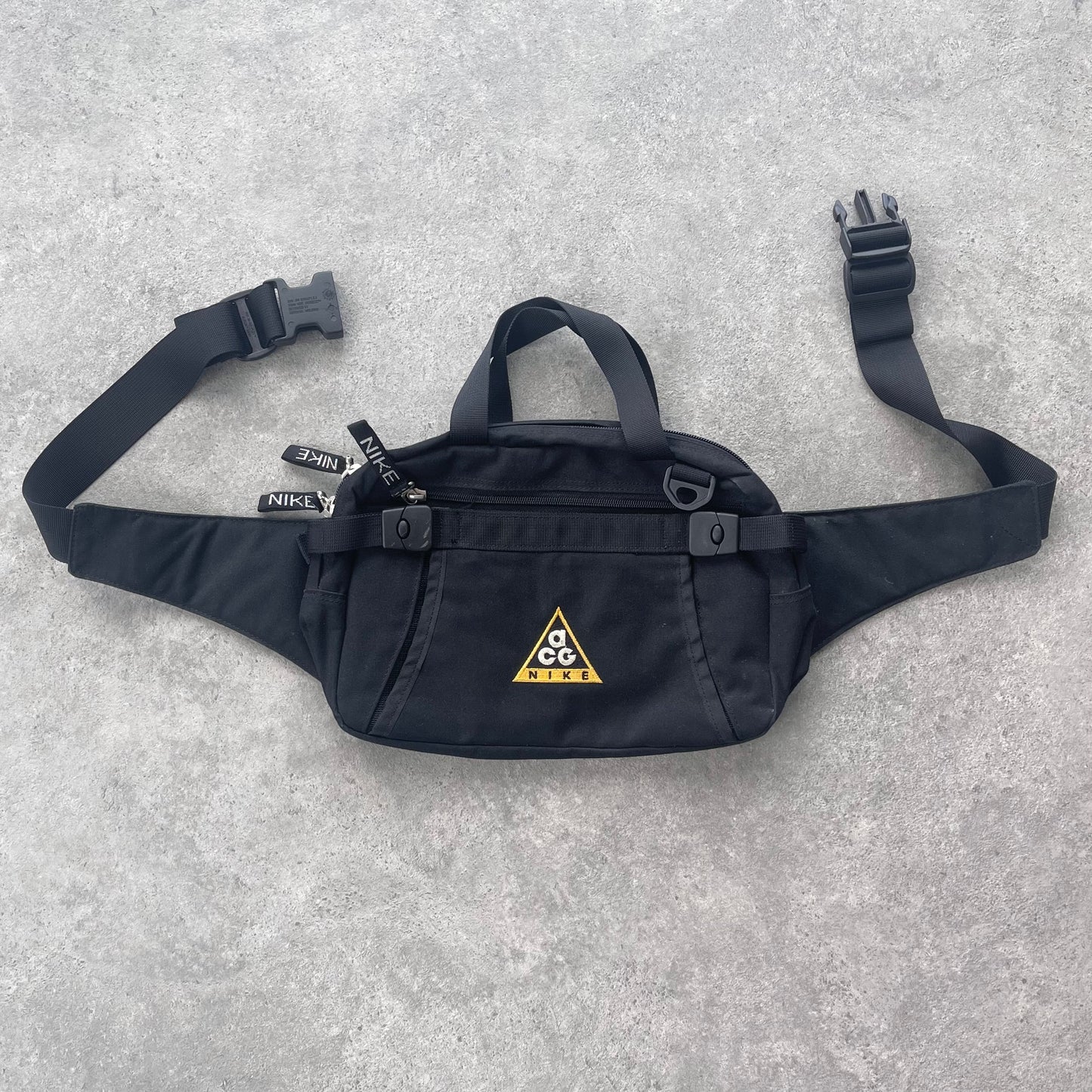 Nike ACG 1990s cross body utility bag (12”x8”)