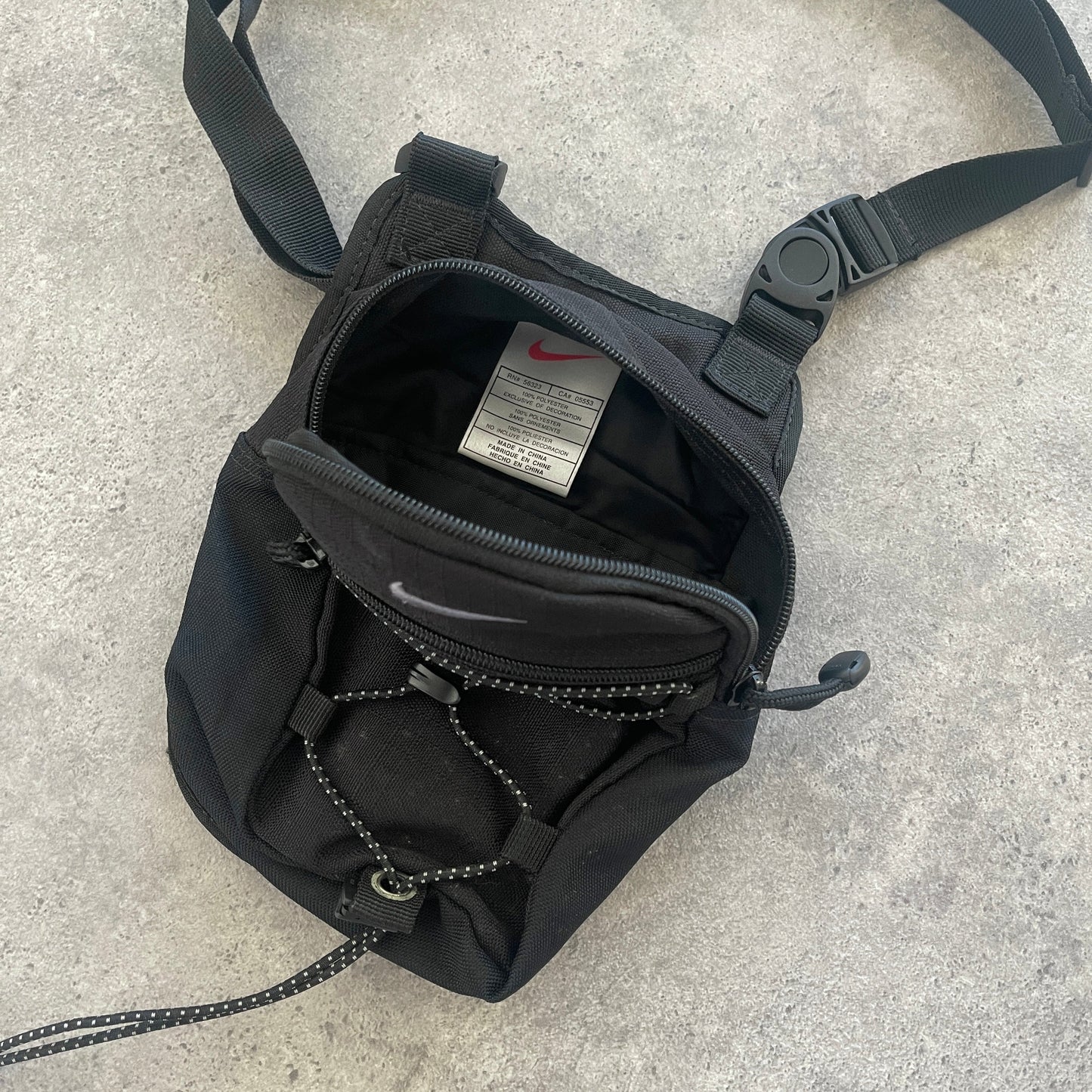 Nike 1990s cross body utility bag (9”x7”x3”)