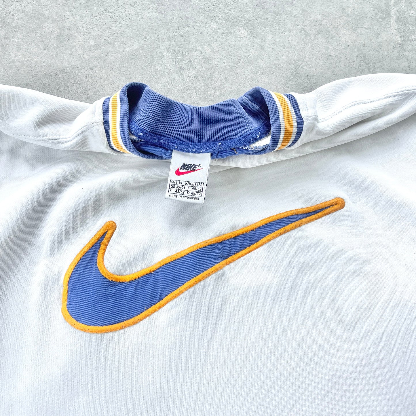 Nike RARE 1990s heavyweight embroidered sweatshirt (M)