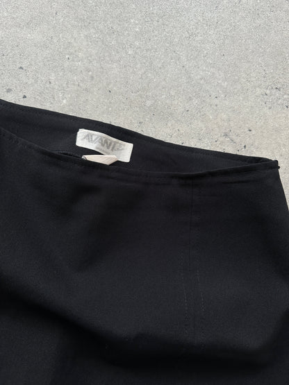 Vintage Italian mini skirt in classic design, featuring a fitted waist and stylish silhouette, perfect for retro fashion looks.