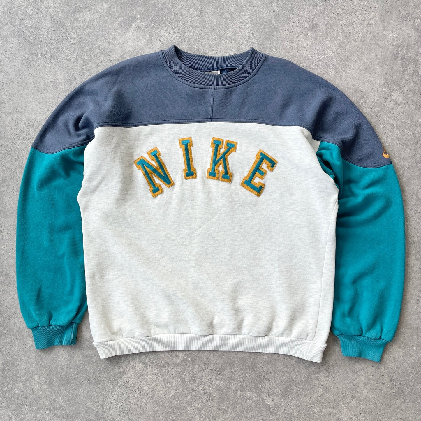 Nike RARE 1990s heavyweight embroidered sweatshirt (L)