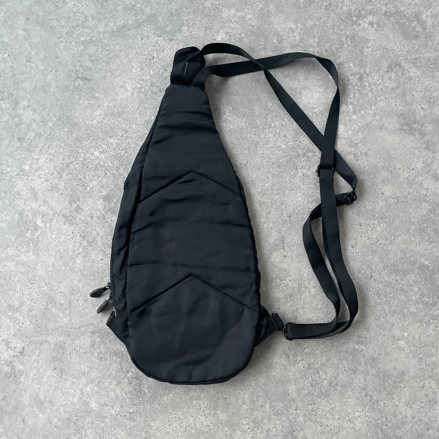 Nike 1990s technical sling bag (17”x9”x4”)