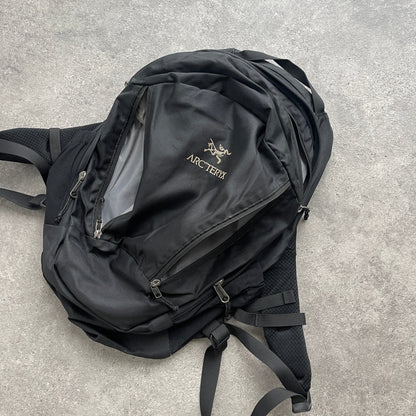 Arc’teryx Mantis 26 backpack (20”x12”x10”)