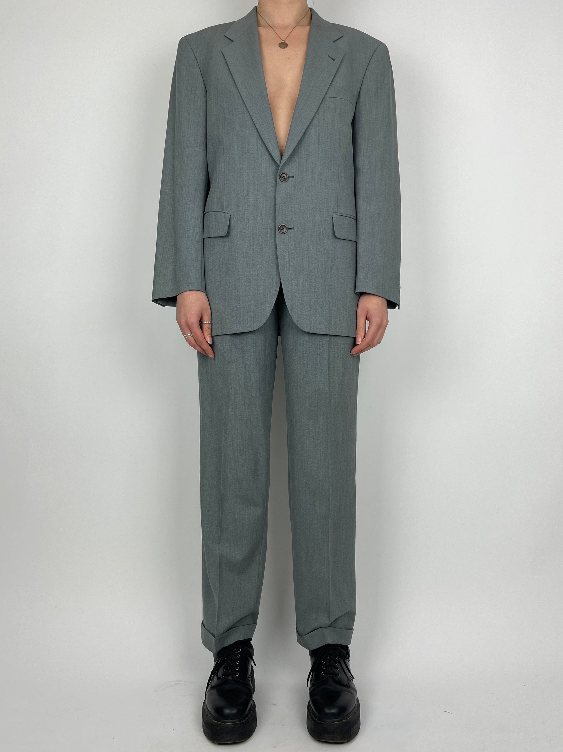 Vintage wool jumpsuit featuring a classic design with long sleeves, tailored fit, and vintage-inspired style.