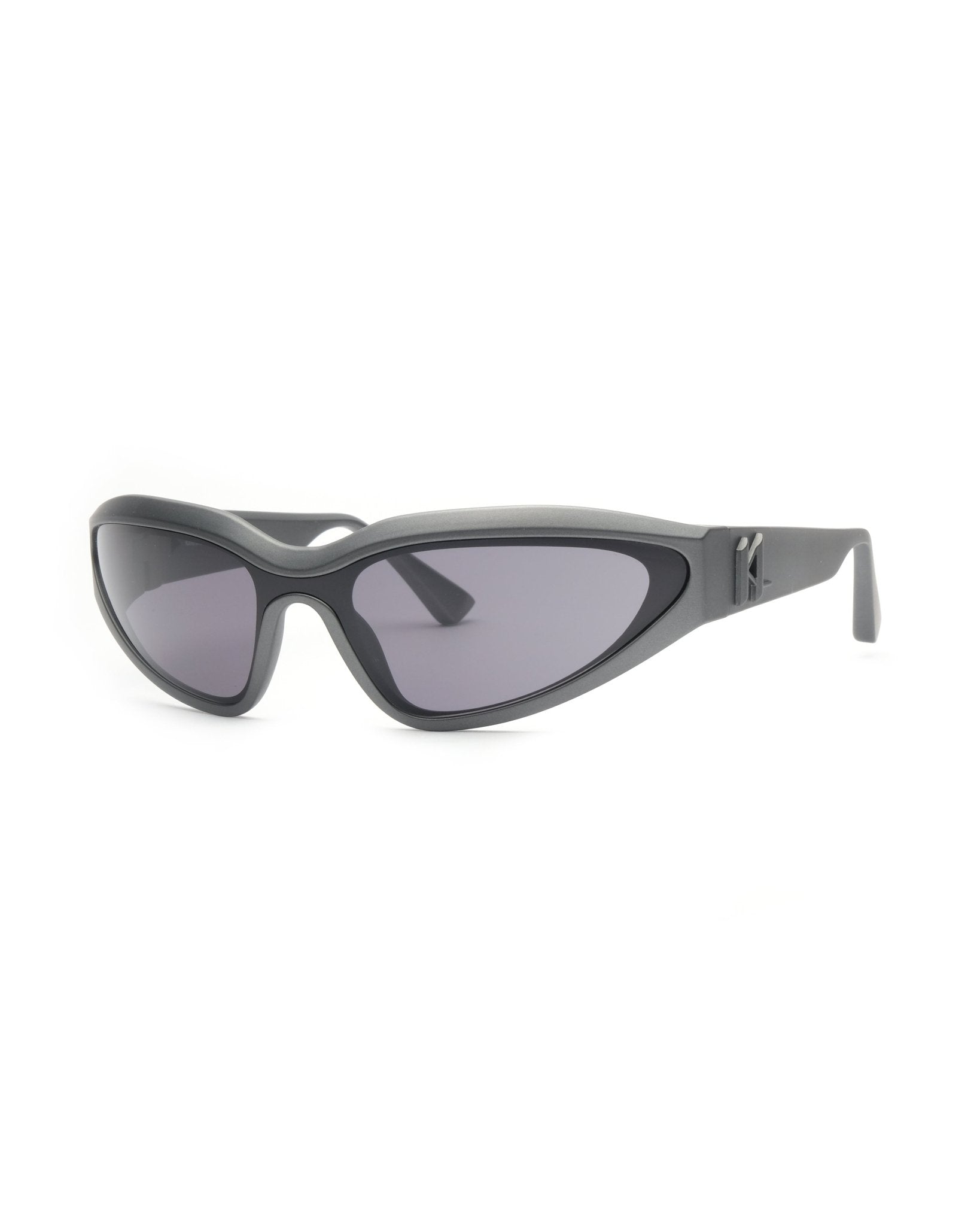 https://cdn.shopify.com/s/files/1/0818/5459/5398/files/karl-lagerfeld-sunglasses-su117-249448.jpg?v=1745400004