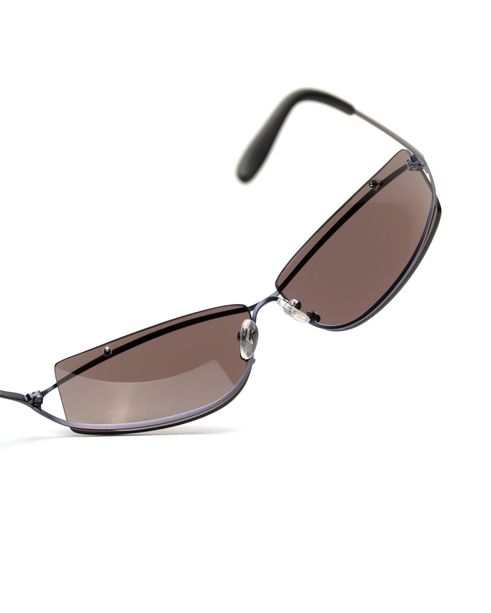 https://cdn.shopify.com/s/files/1/0818/5459/5398/files/kenzo-kenzo-sunglasses-vintage-su461-3501251.jpg?v=1778953775