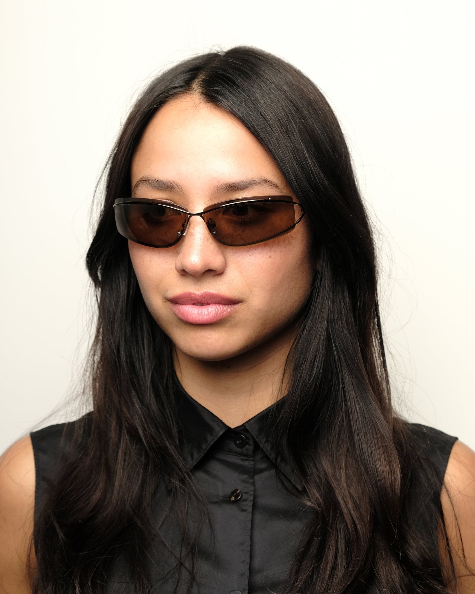https://cdn.shopify.com/s/files/1/0818/5459/5398/files/kenzo-kenzo-sunglasses-vintage-su462-1609990.jpg?v=1778953777
