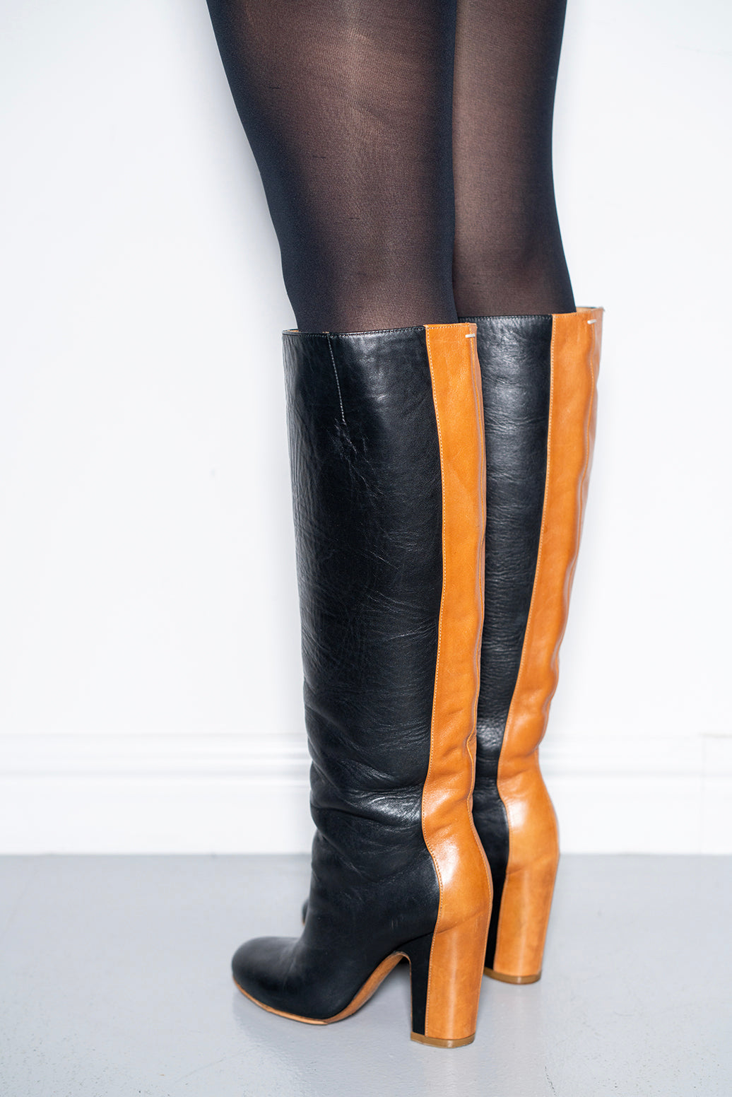 MARGIELA SPLIT TONE BOOTS (EU 36)