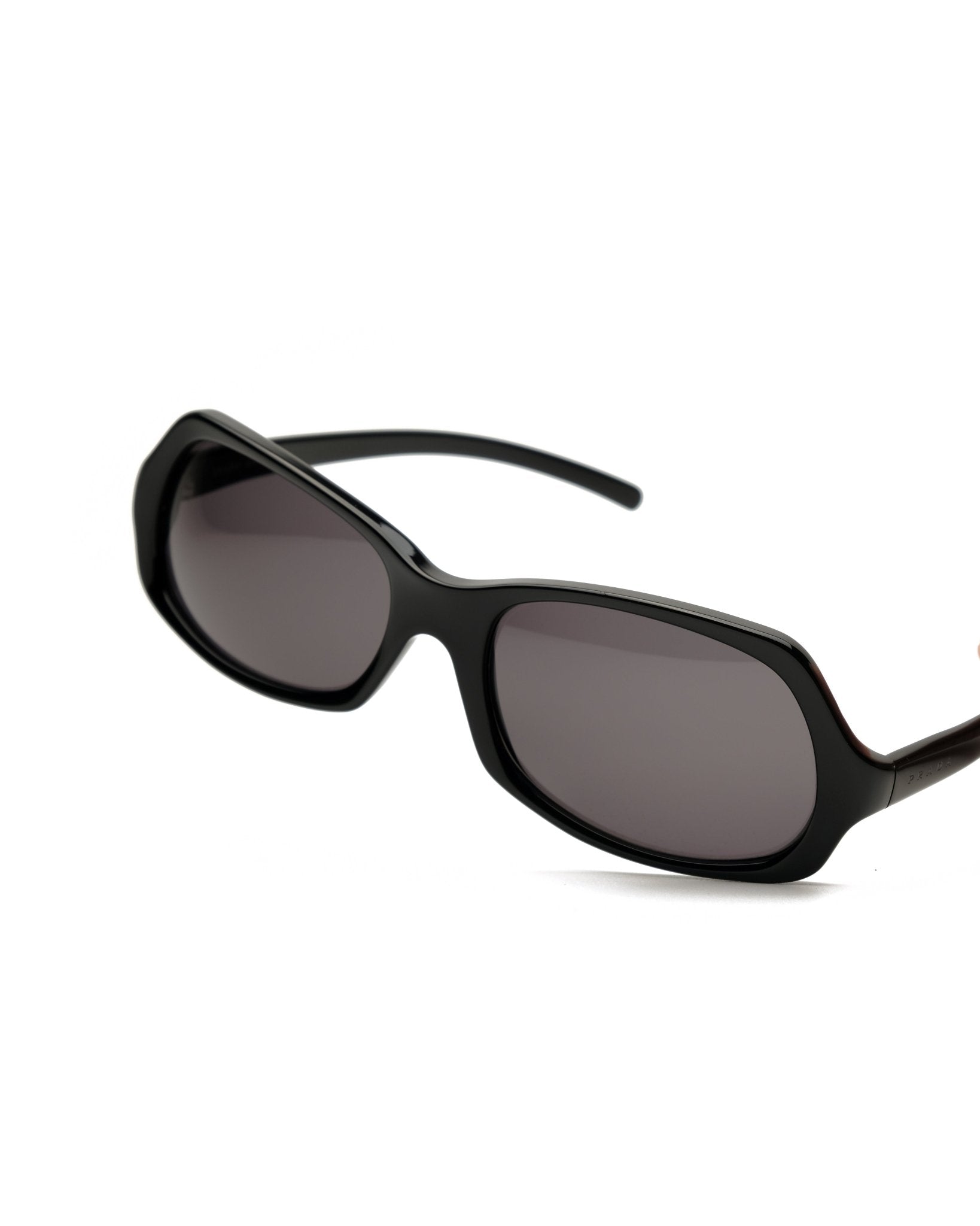 https://cdn.shopify.com/s/files/1/0818/5459/5398/files/prada-prada-spring-2001-sunglasses-vintage-su473-1748289.jpg?v=1778953741