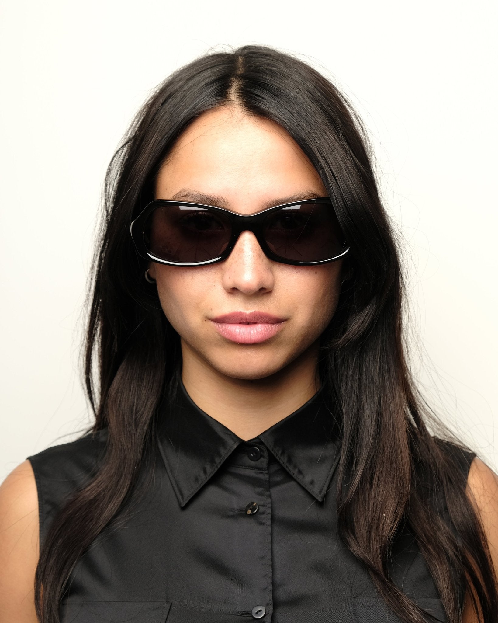 https://cdn.shopify.com/s/files/1/0818/5459/5398/files/prada-prada-spring-2001-sunglasses-vintage-su473-8647931.jpg?v=1778953740