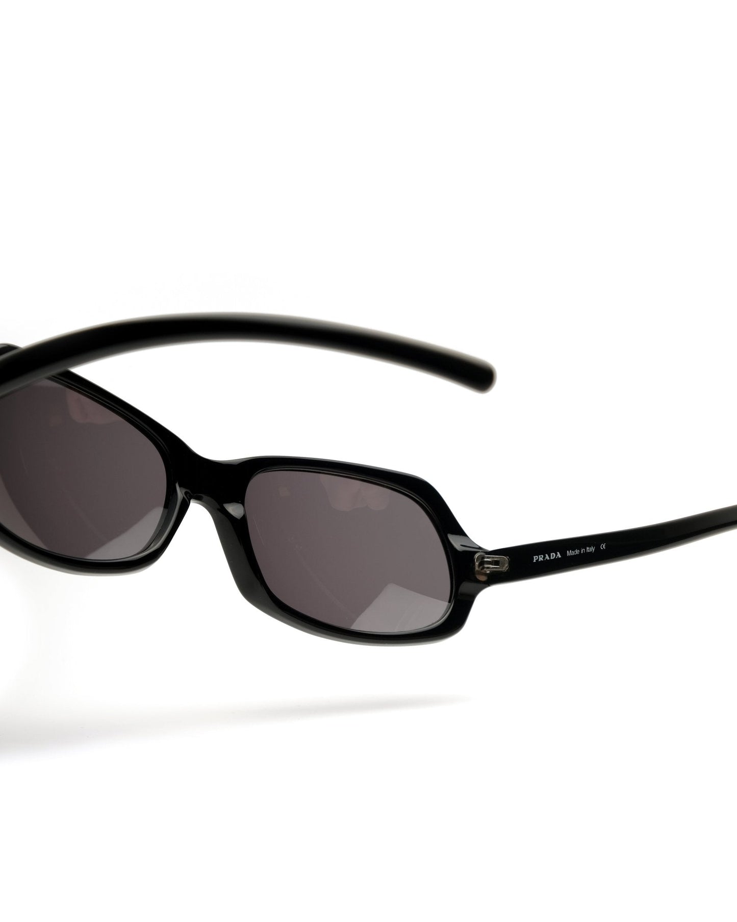 https://cdn.shopify.com/s/files/1/0818/5459/5398/files/prada-prada-spring-2001-sunglasses-vintage-su473-9376249.jpg?v=1778953741