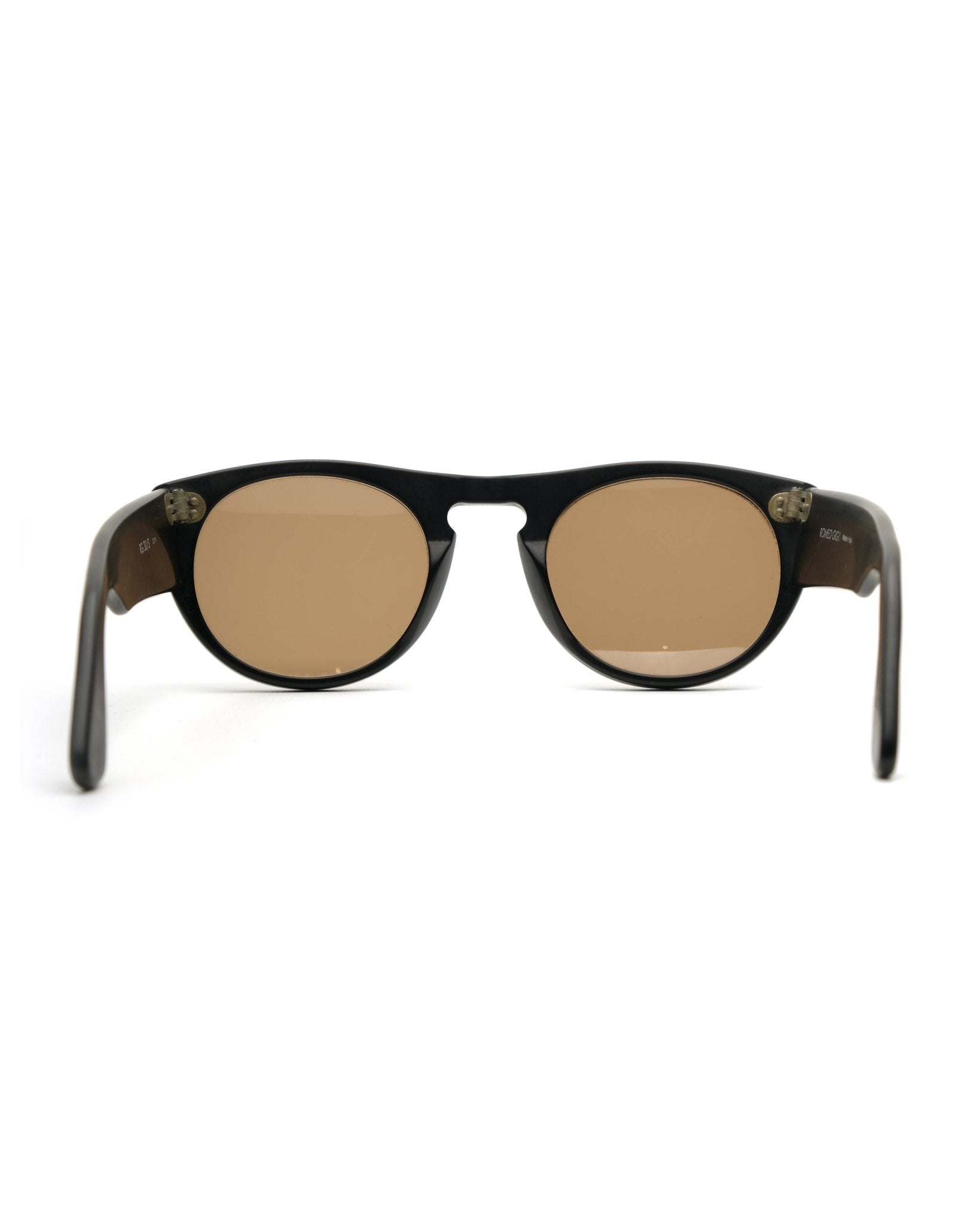 https://cdn.shopify.com/s/files/1/0818/5459/5398/files/romeo-gigli-romeo-gigli-sunglasses-vintage-su415-4857592.jpg?v=1770139713