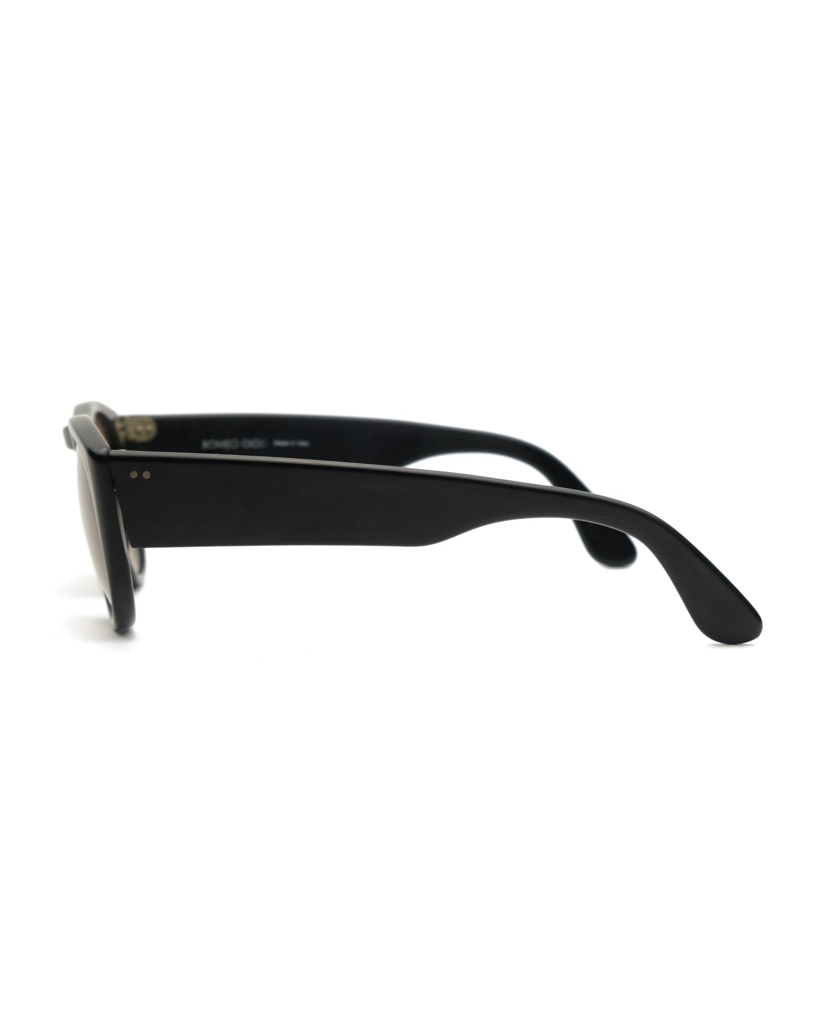 https://cdn.shopify.com/s/files/1/0818/5459/5398/files/romeo-gigli-romeo-gigli-sunglasses-vintage-su415-9325558.jpg?v=1770139712