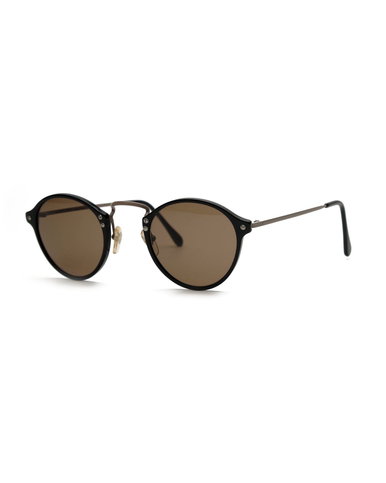 https://cdn.shopify.com/s/files/1/0818/5459/5398/files/romeo-gigli-romeo-gigli-sunglasses-vintage-su487-2498117.jpg?v=1778953713