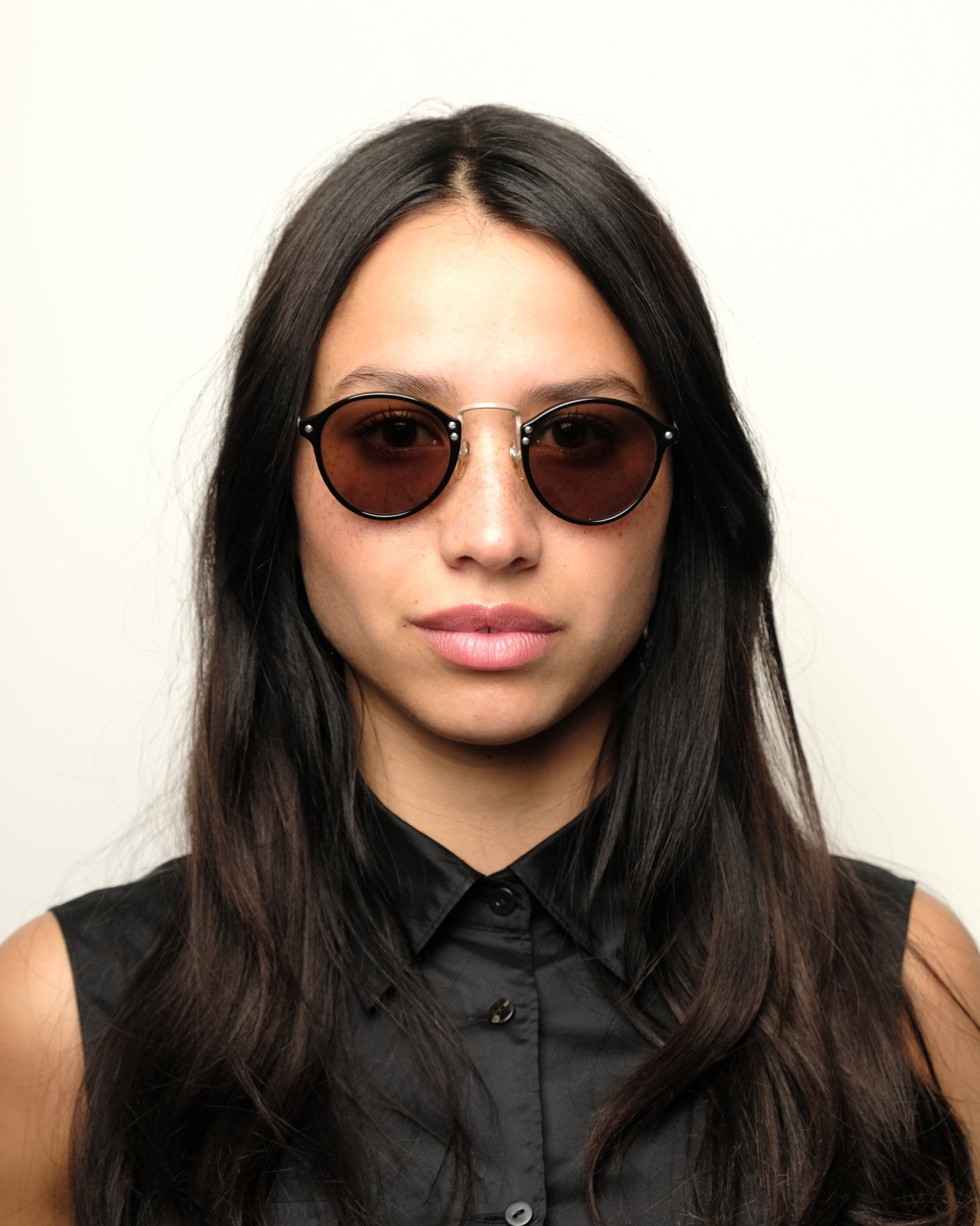 https://cdn.shopify.com/s/files/1/0818/5459/5398/files/romeo-gigli-romeo-gigli-sunglasses-vintage-su487-4120576.jpg?v=1778953712