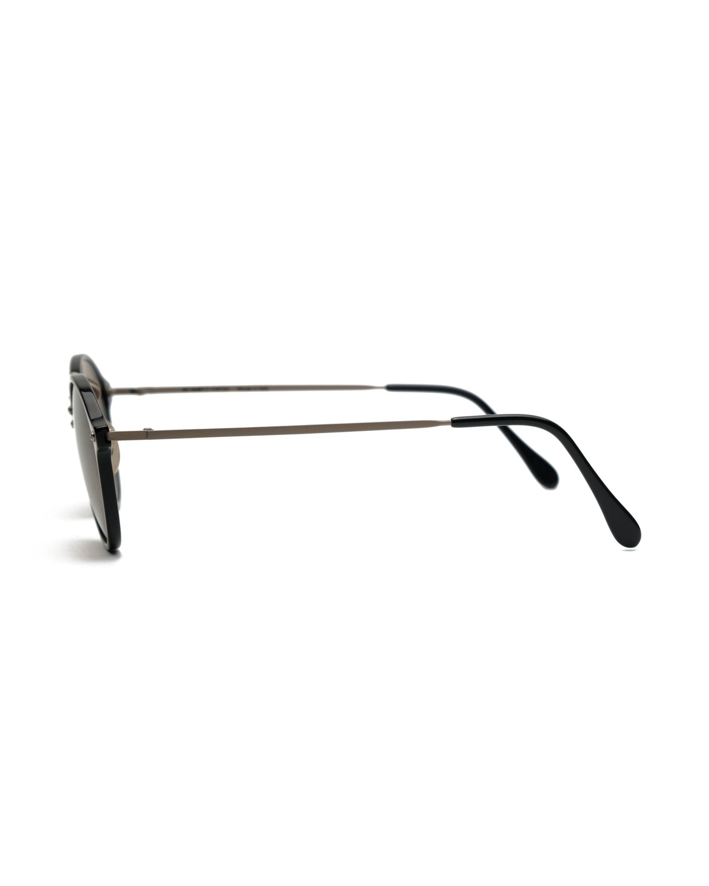 https://cdn.shopify.com/s/files/1/0818/5459/5398/files/romeo-gigli-romeo-gigli-sunglasses-vintage-su487-7333404.jpg?v=1778953713