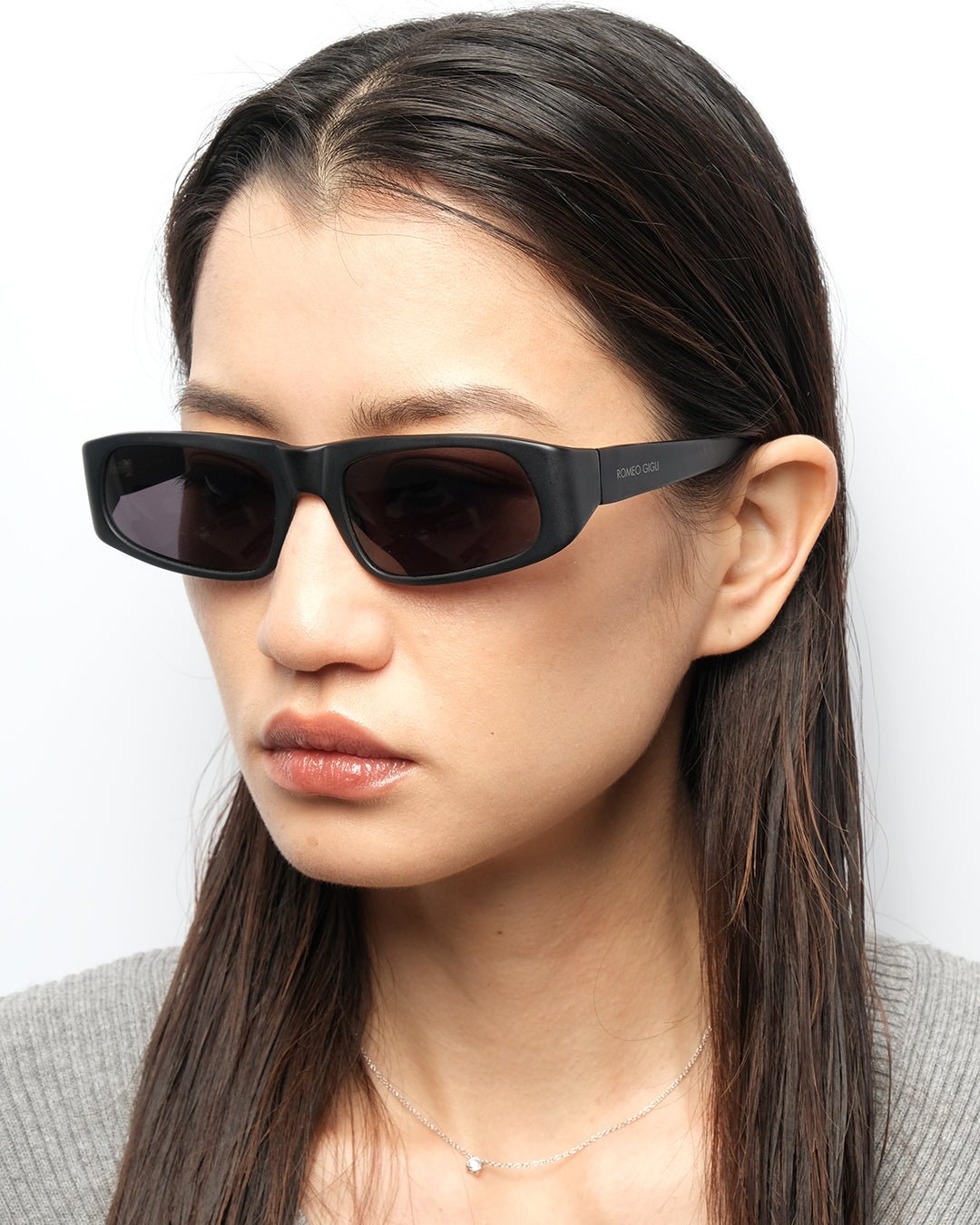 https://cdn.shopify.com/s/files/1/0818/5459/5398/files/romeo-gigli-runway-ss1996-sunglasses-722000.jpg?v=1749595876