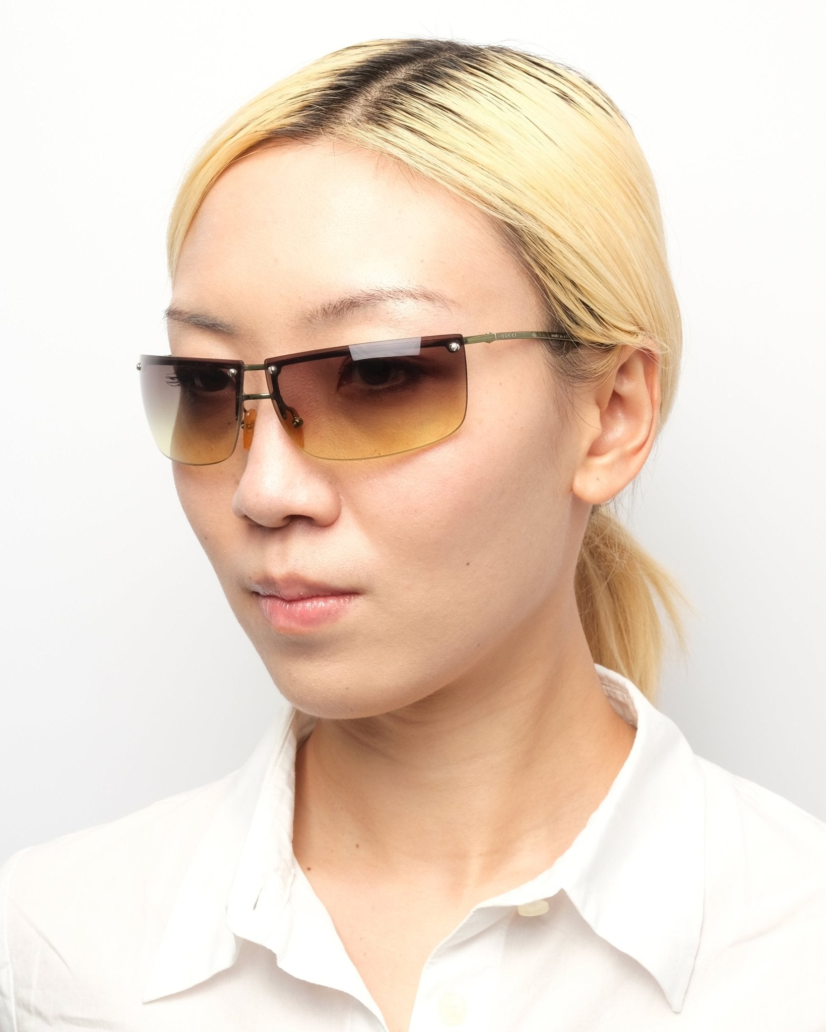 https://cdn.shopify.com/s/files/1/0818/5459/5398/files/runway-fw2000-gucci-half-frame-sunglasses-647613.jpg?v=1743846279