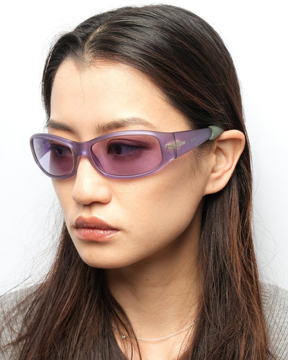 https://cdn.shopify.com/s/files/1/0818/5459/5398/files/runway-ss2001-emporio-armani-sunglasses-199575.jpg?v=1749589554
