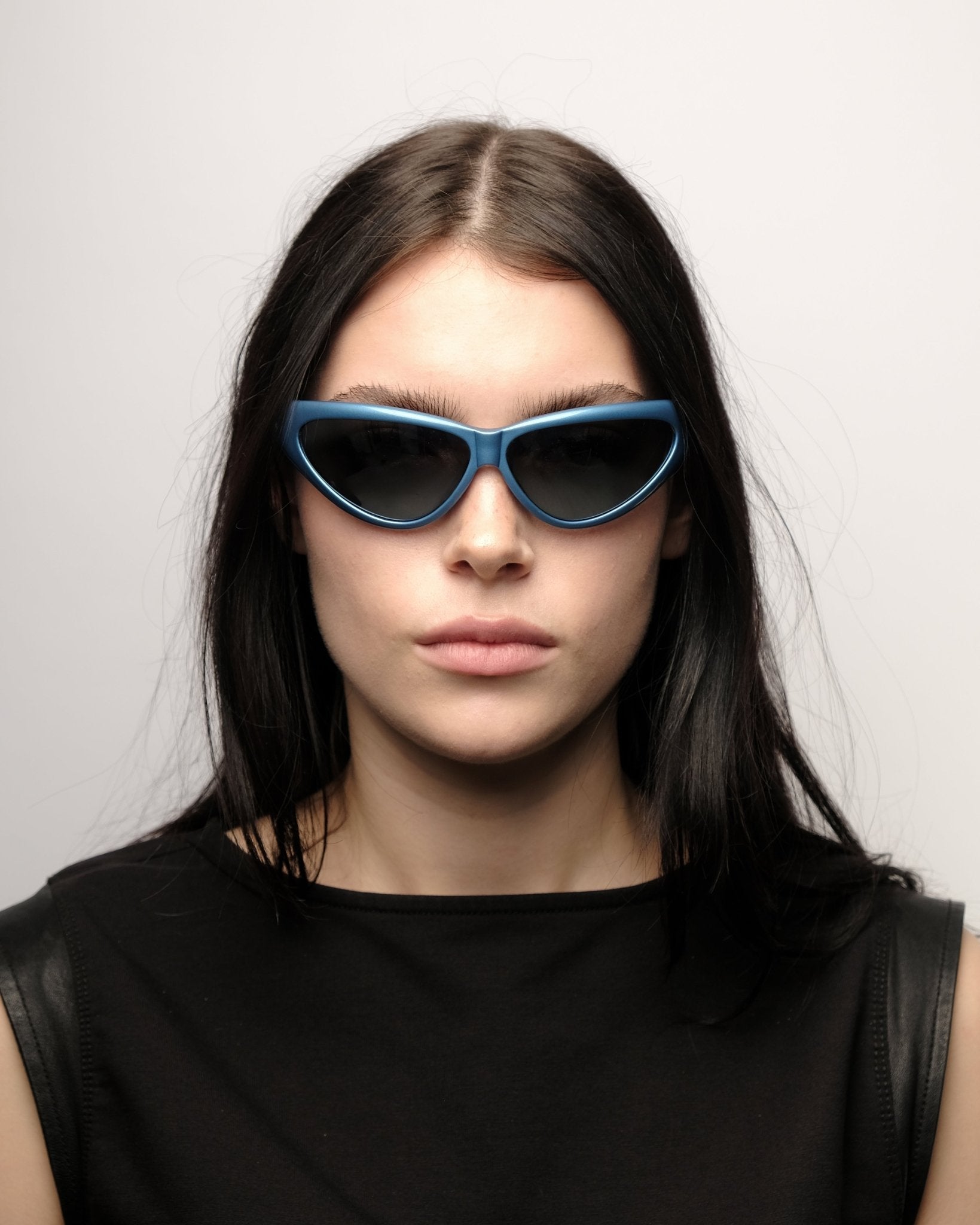 https://cdn.shopify.com/s/files/1/0818/5459/5398/files/spy-spy-wraparound-sunglasses-vintage-su543-1064076.jpg?v=1784368350