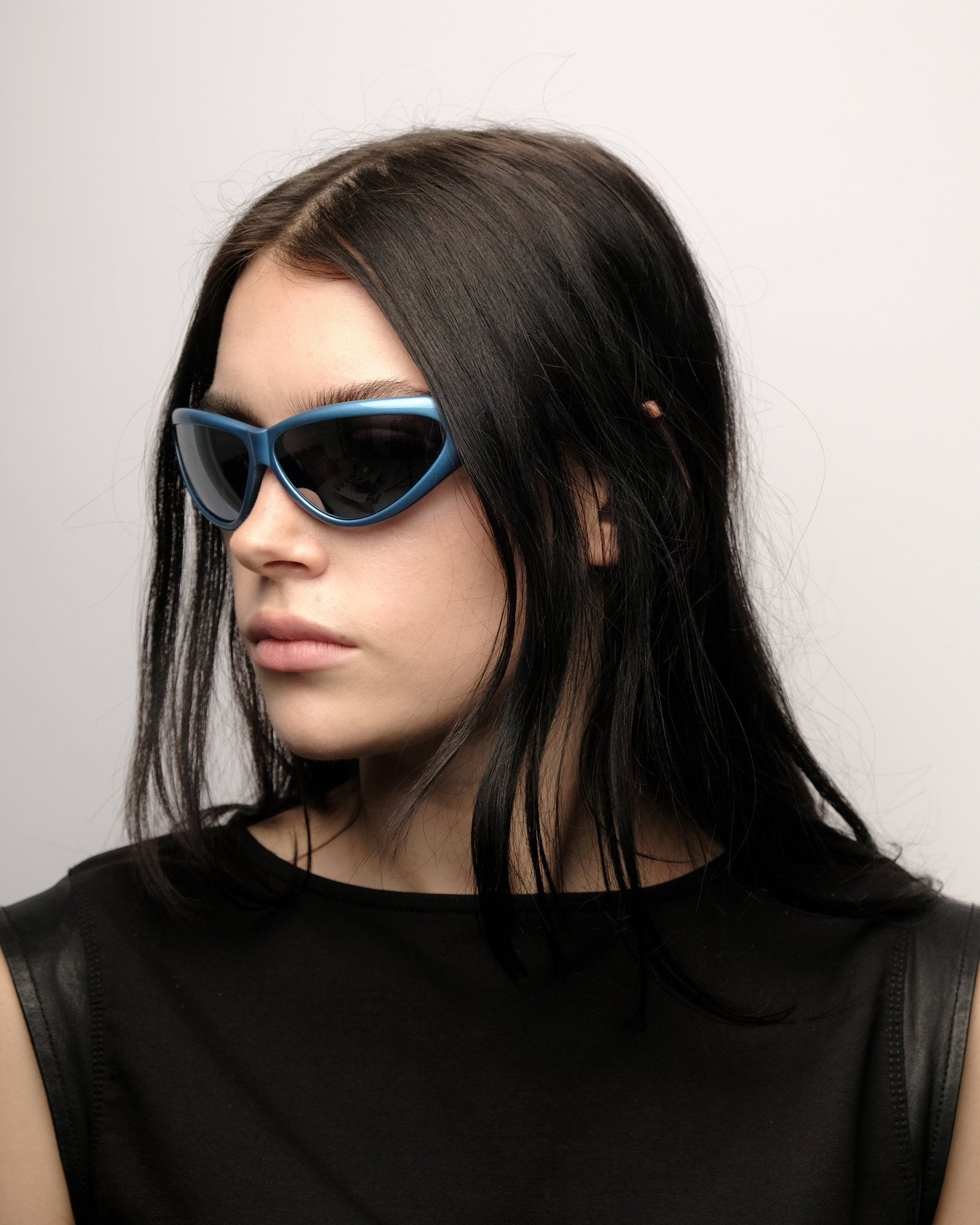 https://cdn.shopify.com/s/files/1/0818/5459/5398/files/spy-spy-wraparound-sunglasses-vintage-su543-5569842.jpg?v=1784368352