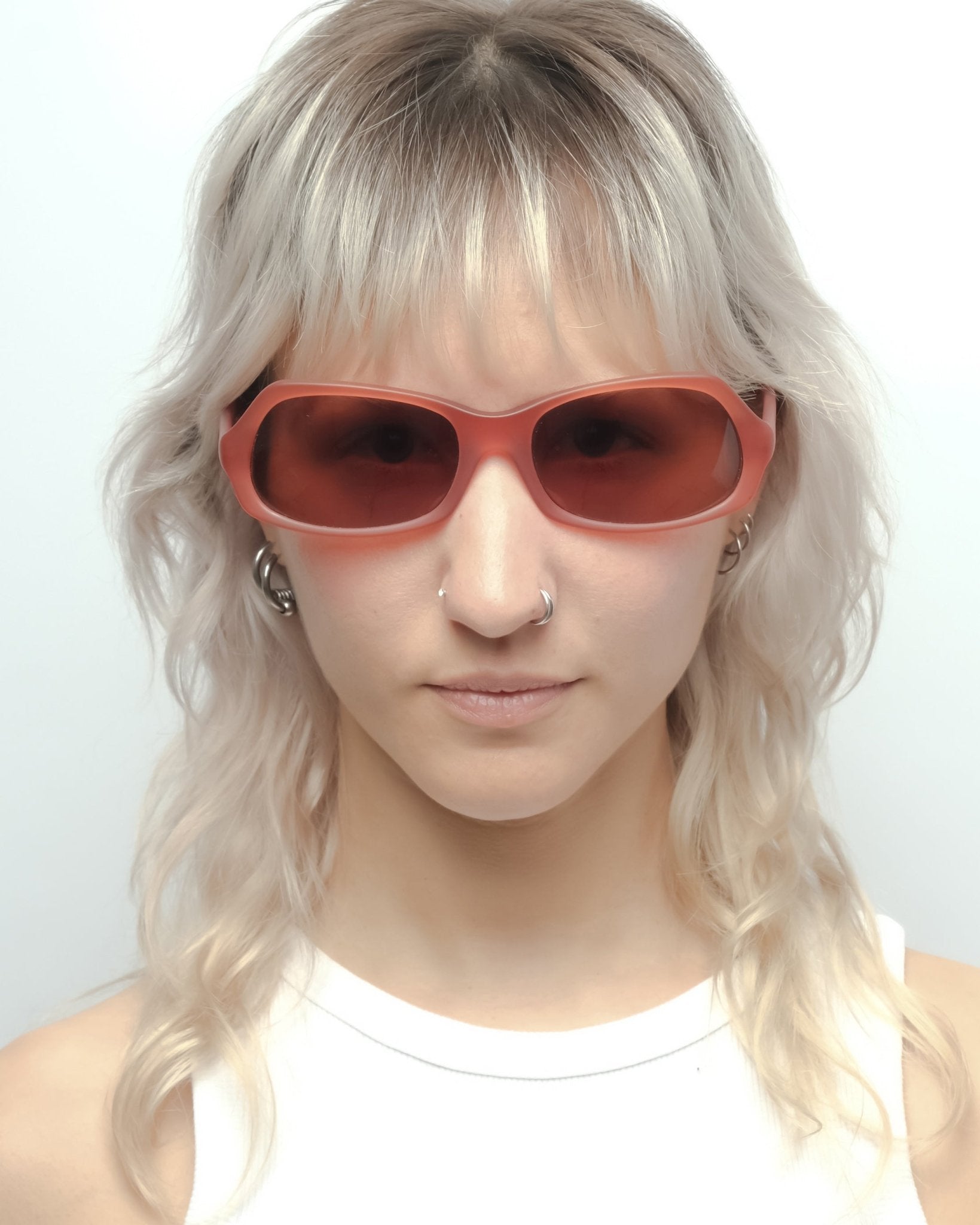 https://cdn.shopify.com/s/files/1/0818/5459/5398/files/ss2001-prada-sunglasses-su218-737510.jpg?v=1749227885