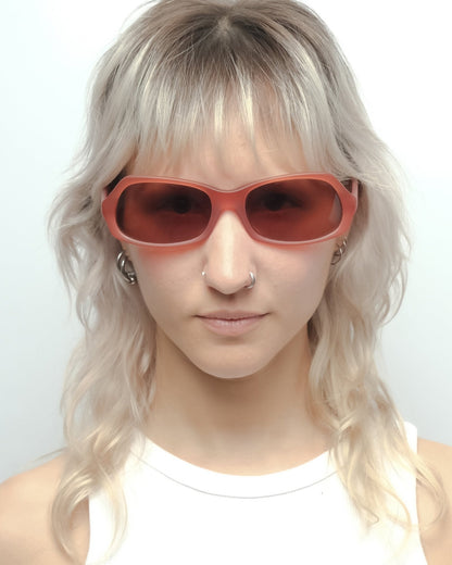 https://cdn.shopify.com/s/files/1/0818/5459/5398/files/ss2001-prada-sunglasses-su218-737510.jpg?v=1749227885