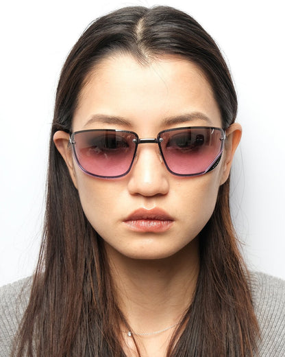 https://cdn.shopify.com/s/files/1/0818/5459/5398/files/ss2002-gucci-sunglasses-499546.jpg?v=1749589883