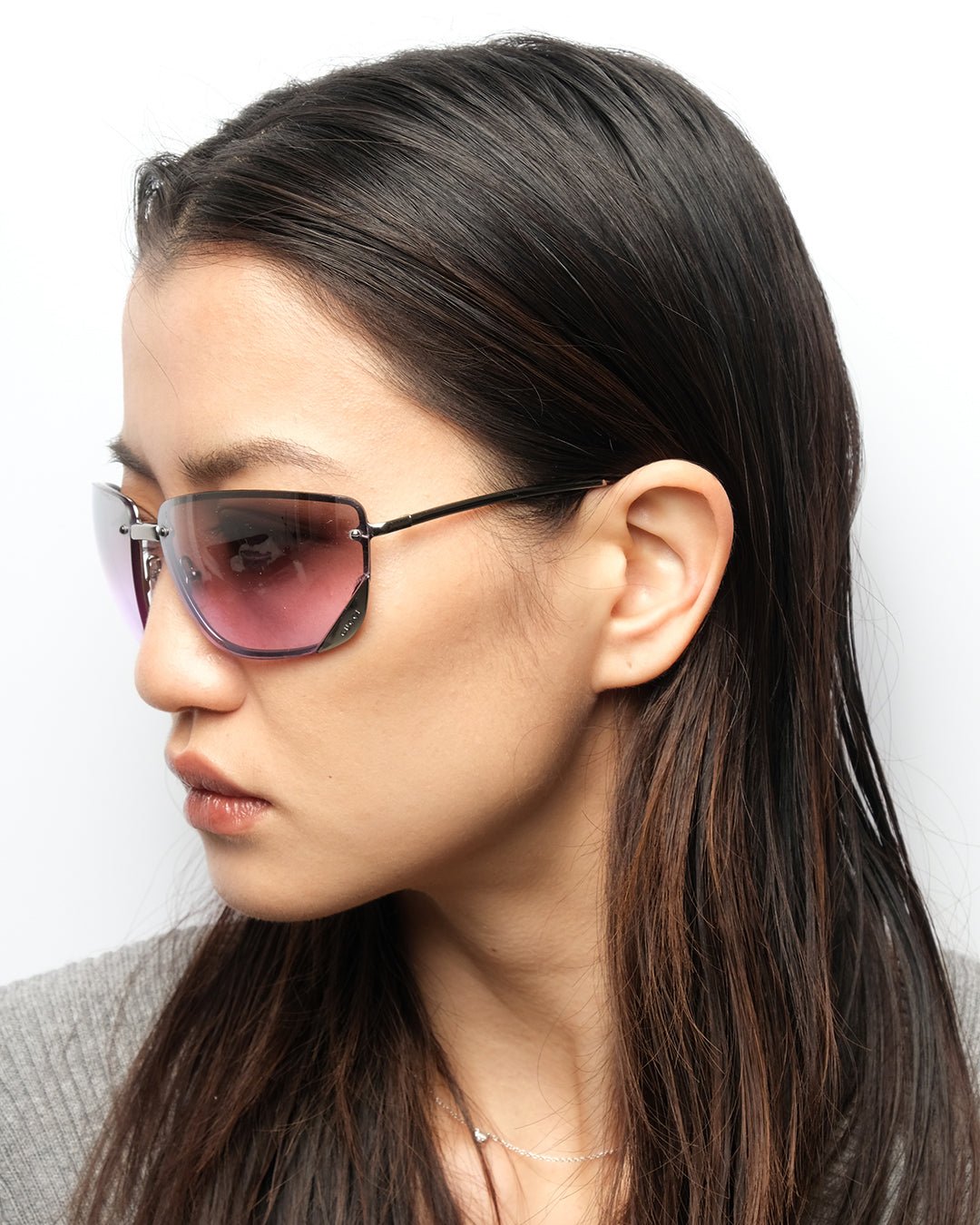 https://cdn.shopify.com/s/files/1/0818/5459/5398/files/ss2002-gucci-sunglasses-710528.jpg?v=1749589883
