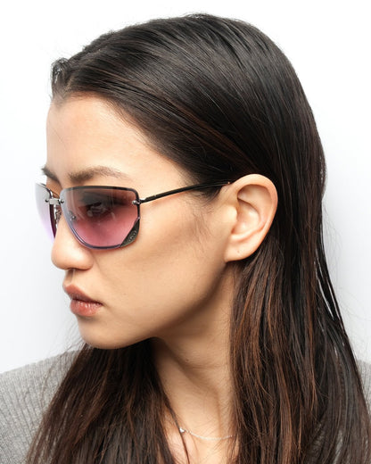 https://cdn.shopify.com/s/files/1/0818/5459/5398/files/ss2002-gucci-sunglasses-710528.jpg?v=1749589883