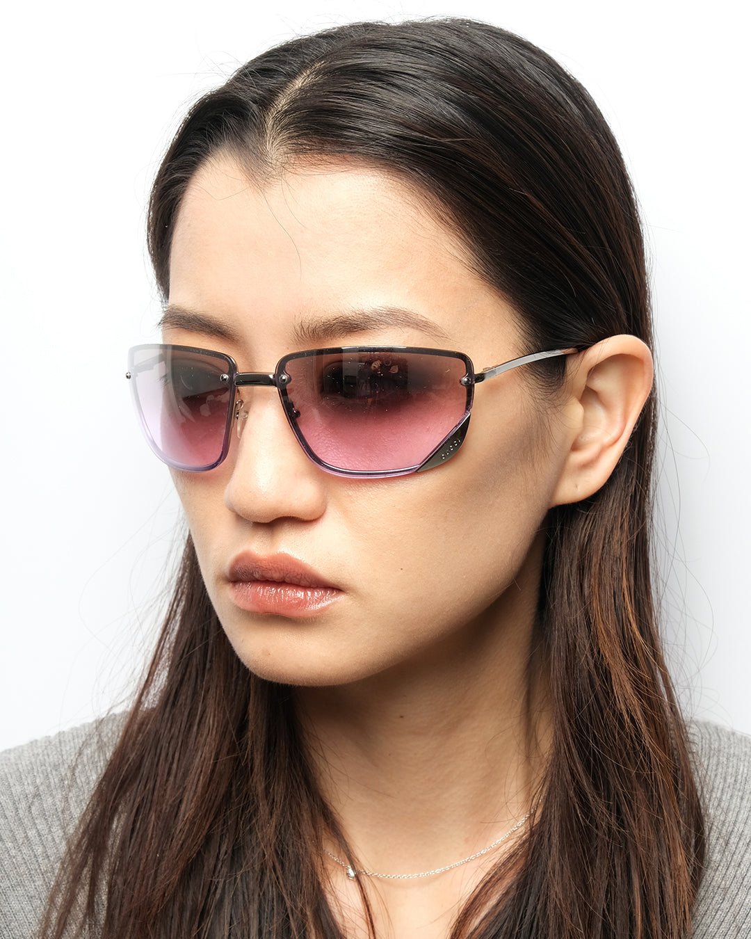 https://cdn.shopify.com/s/files/1/0818/5459/5398/files/ss2002-gucci-sunglasses-729410.jpg?v=1749589883