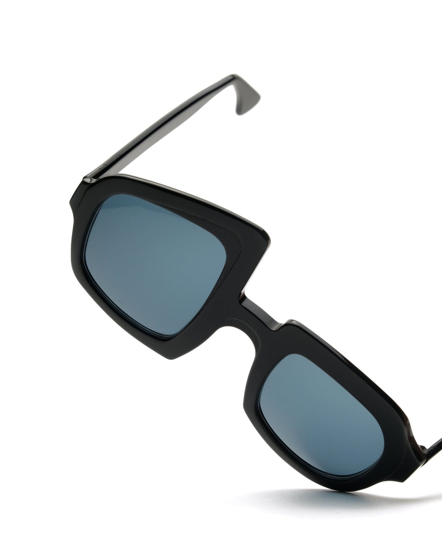 https://cdn.shopify.com/s/files/1/0818/5459/5398/files/thomas-tait-thomas-tait-fall-2013-sunglasses-vintage-su360-3161580.jpg?v=1766681202