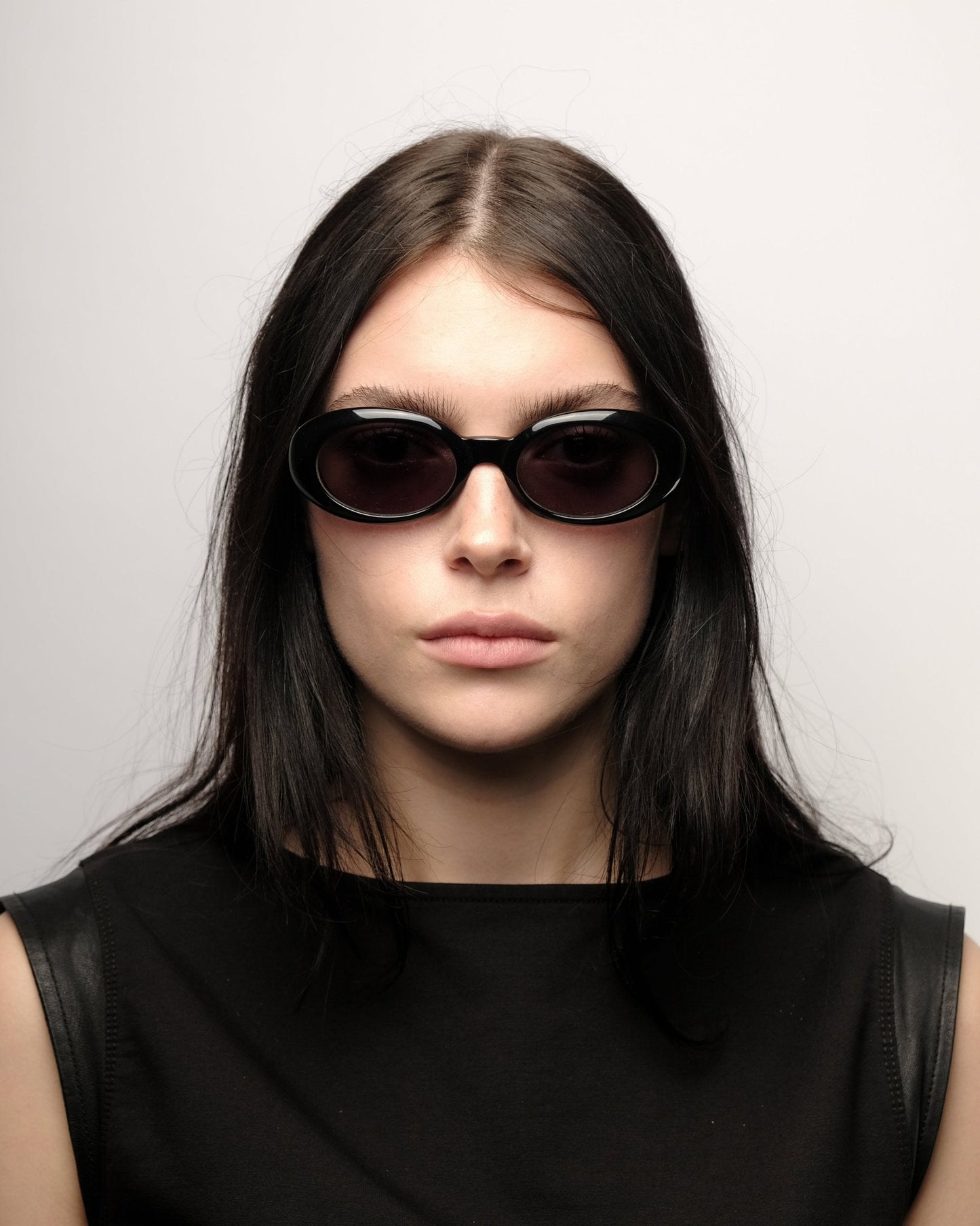 https://cdn.shopify.com/s/files/1/0818/5459/5398/files/valentino-valentino-spring-1998-sunglasses-vintage-su546-4883303.jpg?v=1784368350