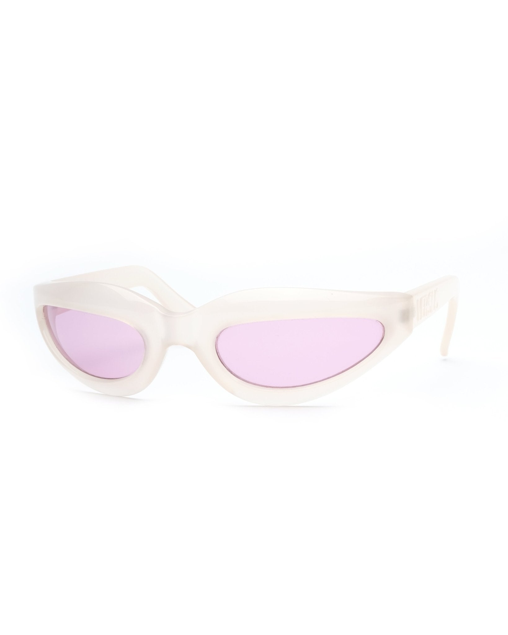 https://cdn.shopify.com/s/files/1/0818/5459/5398/files/versus-by-versace-sunglasses-367813.jpg?v=1749595115