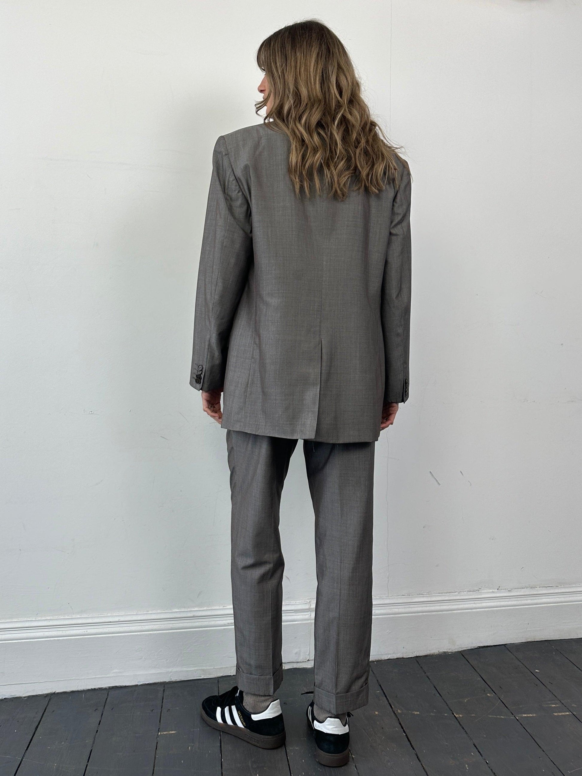 Valentino Virgin Wool Silk Single Breasted Suit - 42R/W32 - Known Source