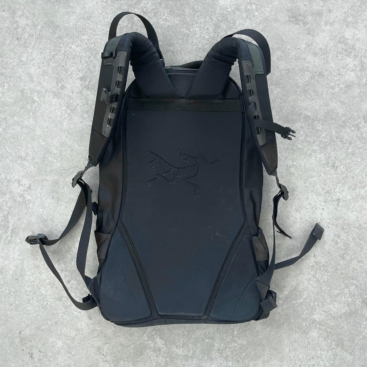 Arc’teryx Arro 22 backpack (20”x12”x8”) - Known Source