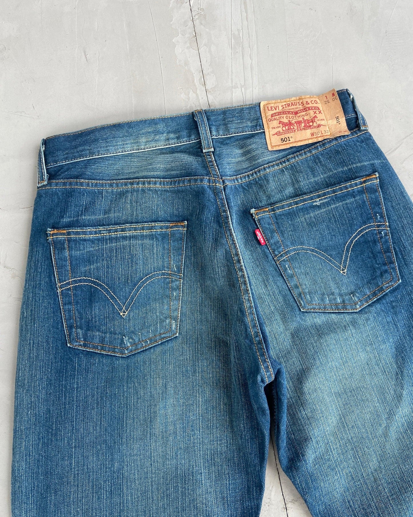 LEVI 501 VINTAGE STRAIGHT LEG BLUE JEANS - W30 - Known Source