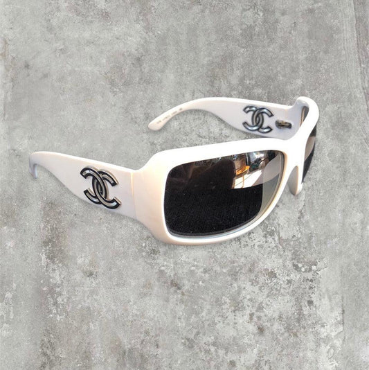 Chanel Sunglasses Oversized CC logo with White Frame - Known Source