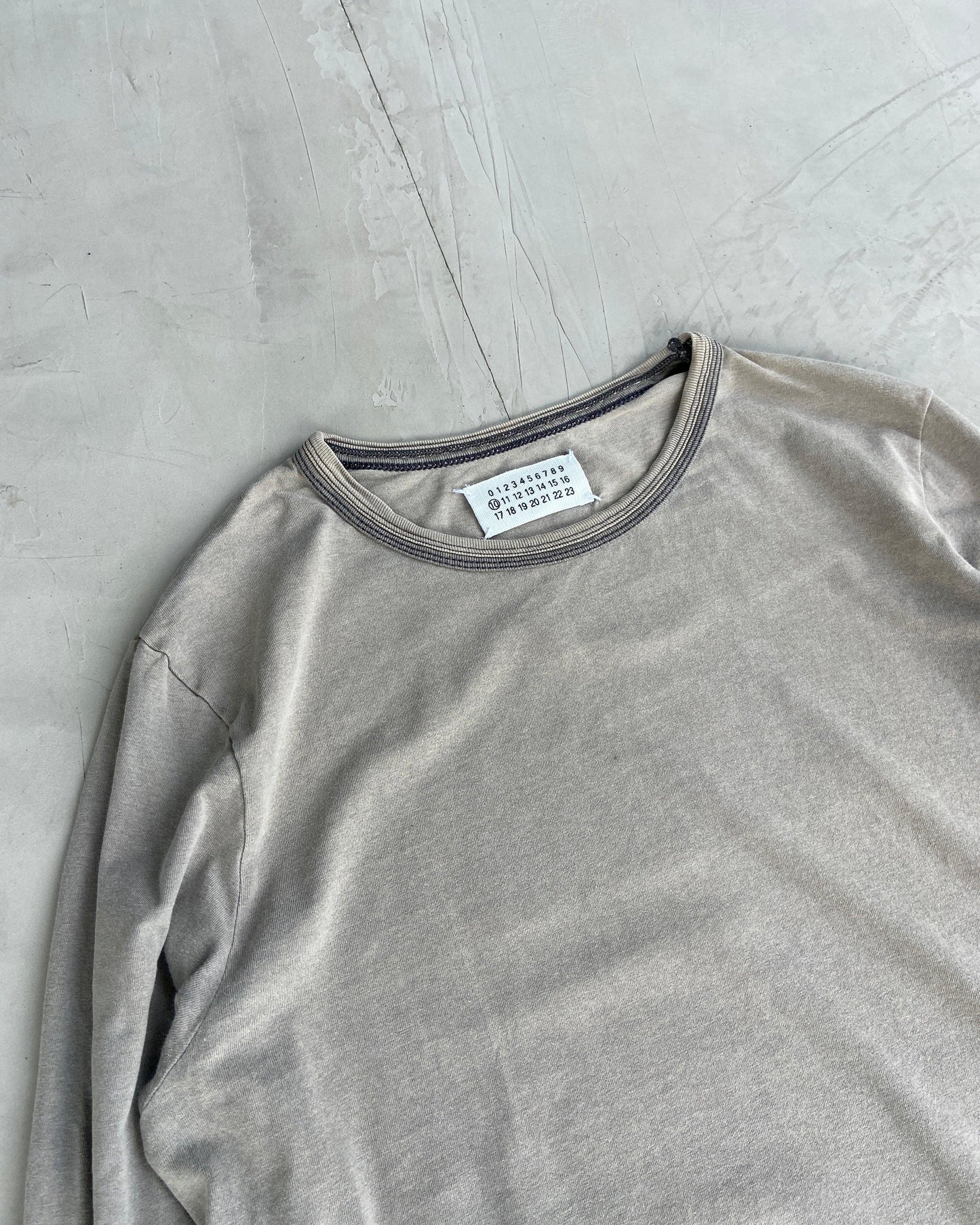 MAISON MARGIELA LONG SLEEVE TEE - L - Known Source